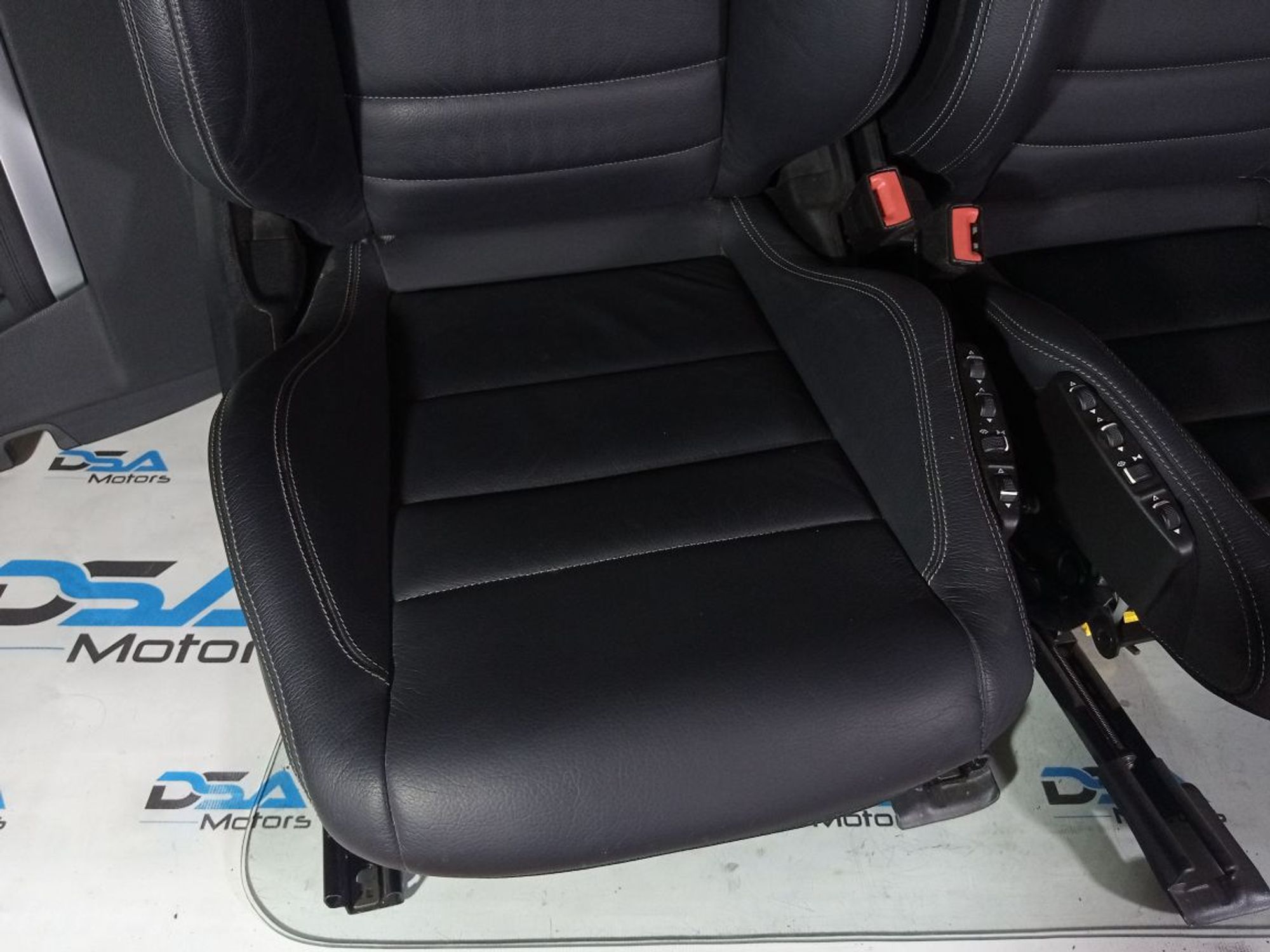 https://ycs.partsauto.market/partsauto-images/thmbs/userImages/b7628e092085f1f91467af1afb6e7630/part/59bfa94f-2078-4846-8a3a-83f3c964fb09_1743064896348.jpg