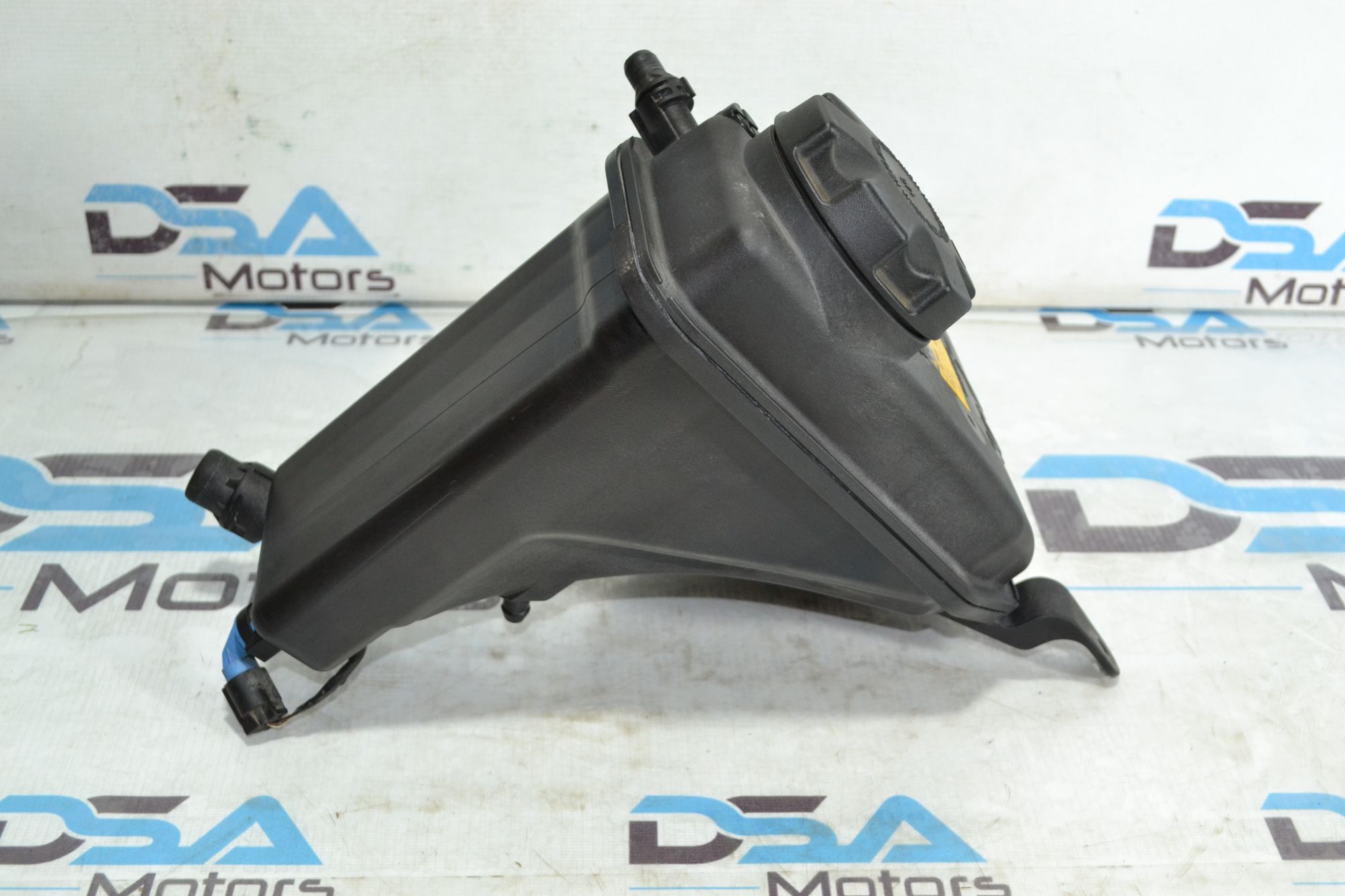 https://ycs.partsauto.market/partsauto-images/thmbs/userImages/b7628e092085f1f91467af1afb6e7630/part/5ae19140-128a-4078-b074-f70add33584f_1780903785101.jpg
