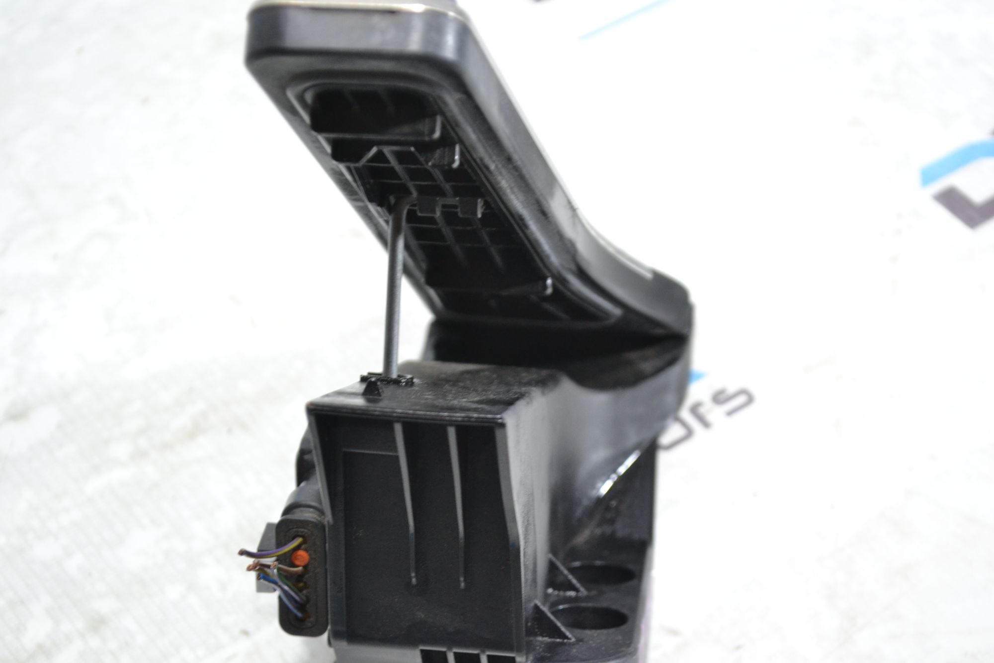 https://ycs.partsauto.market/partsauto-images/thmbs/userImages/b7628e092085f1f91467af1afb6e7630/part/5c6de8c3-59f0-4069-bf7b-a9e67d18f7b4_1780924831765.jpg