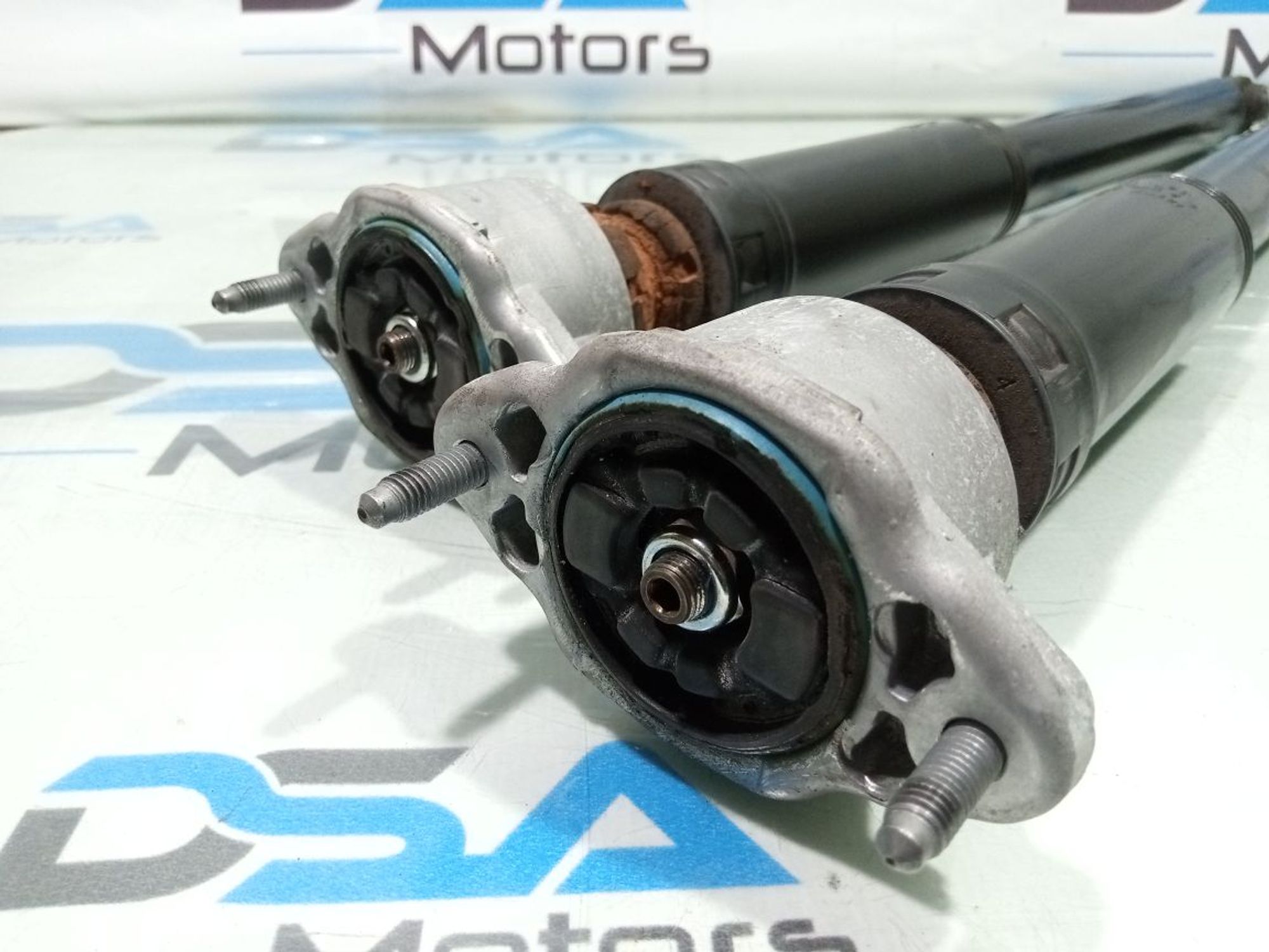 https://ycs.partsauto.market/partsauto-images/thmbs/userImages/b7628e092085f1f91467af1afb6e7630/part/5e0f2d8f-fa0c-4f0b-aefa-1b42730a028b_1749181677234.jpg