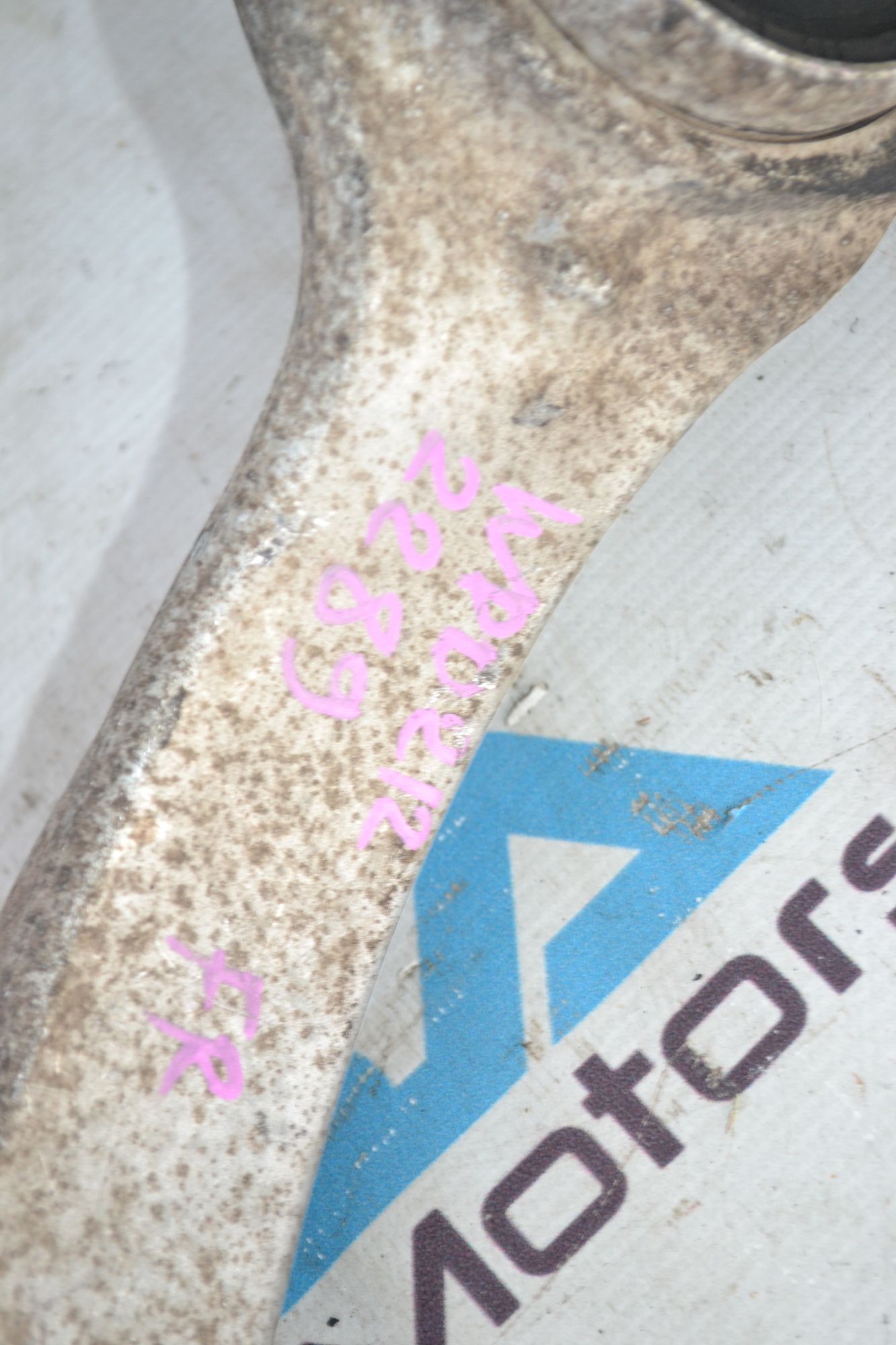 https://ycs.partsauto.market/partsauto-images/thmbs/userImages/b7628e092085f1f91467af1afb6e7630/part/5f2af374-e6ad-4cd7-bf31-54a9bacbea67_1785157825304.jpg