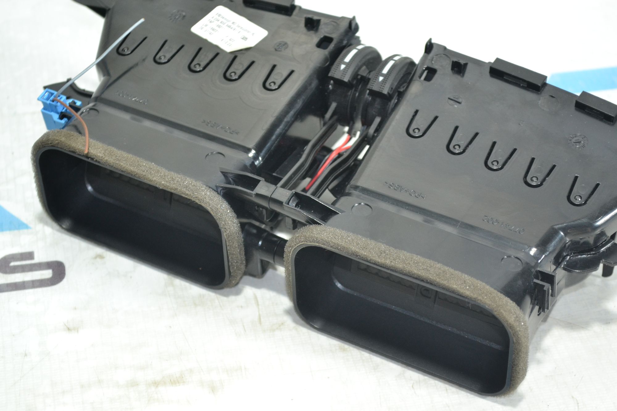 https://ycs.partsauto.market/partsauto-images/thmbs/userImages/b7628e092085f1f91467af1afb6e7630/part/6144bc07-5b82-4ed3-b796-3c3416ca6b23_1780473177126.jpg