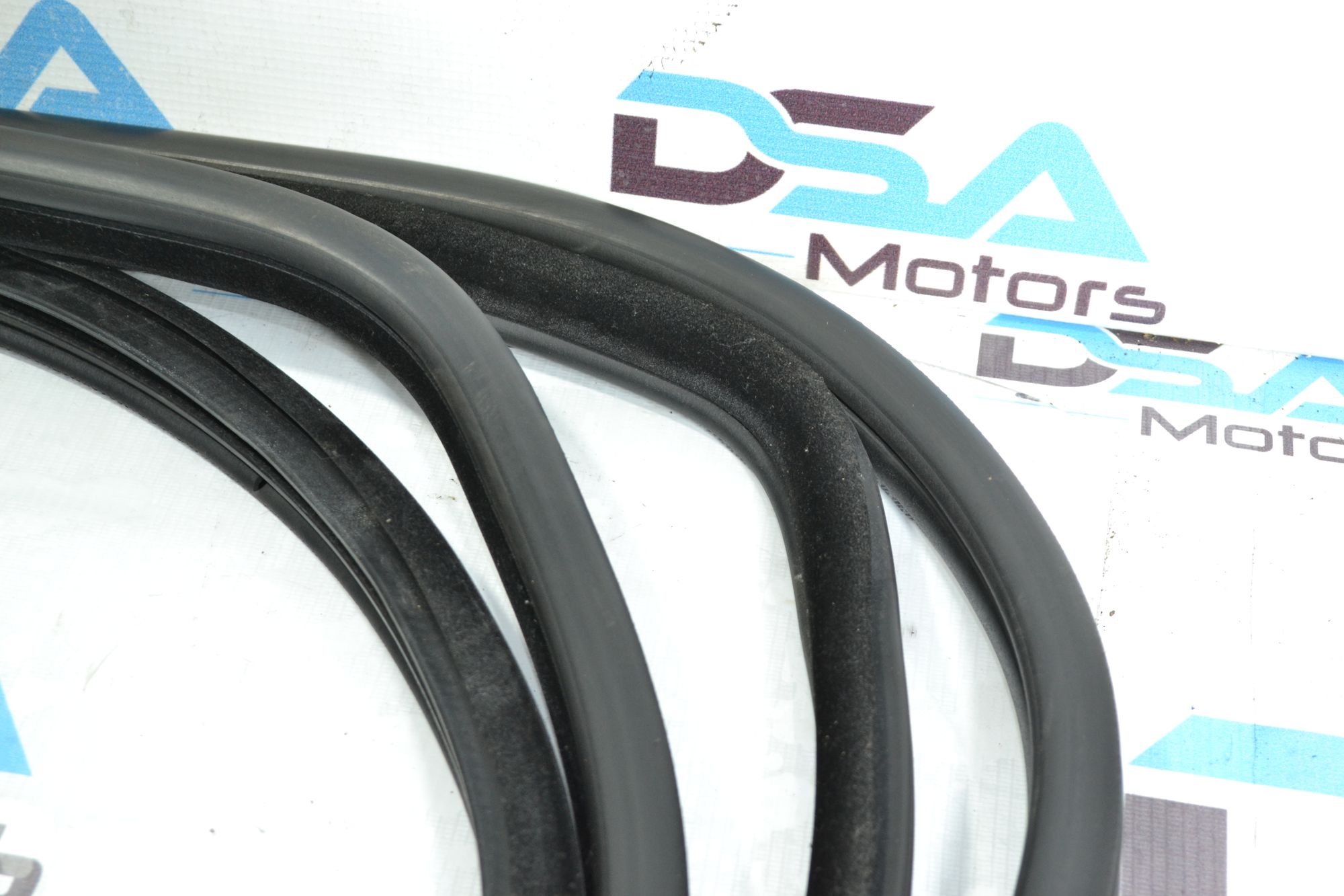 https://ycs.partsauto.market/partsauto-images/thmbs/userImages/b7628e092085f1f91467af1afb6e7630/part/62c25946-c6a0-4dec-aec1-0465ff039a70_1783062413355.jpg
