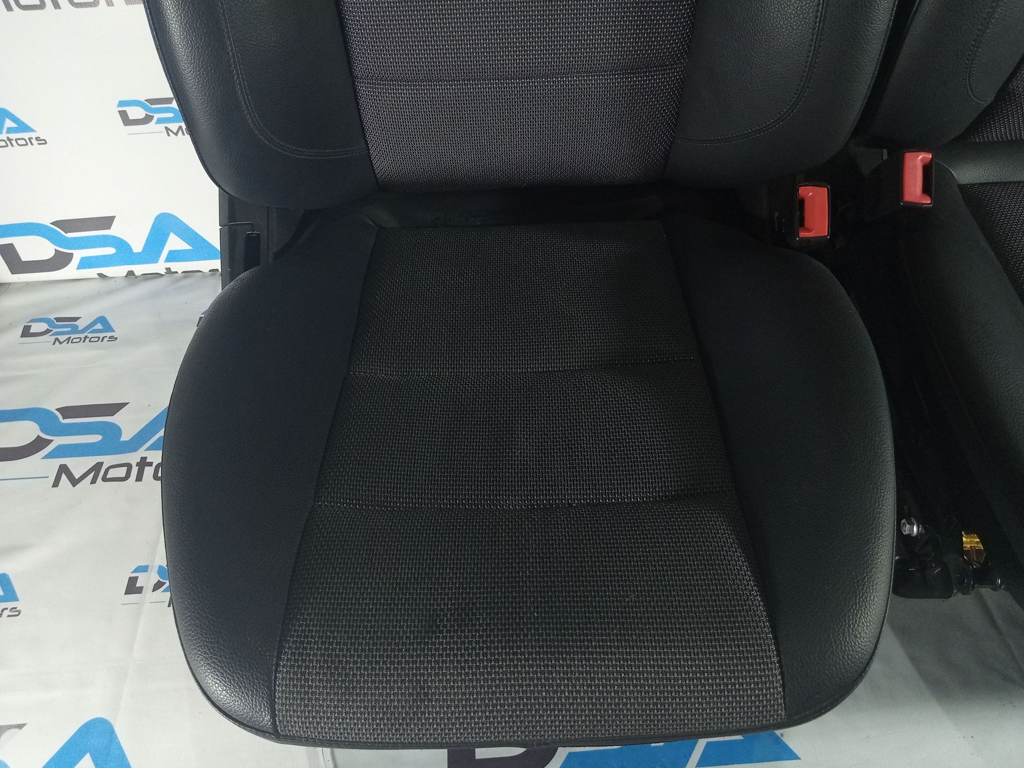 https://ycs.partsauto.market/partsauto-images/thmbs/userImages/b7628e092085f1f91467af1afb6e7630/part/643241b0-2416-47d8-8ced-21b1f9edf61d_1719830243053.jpg