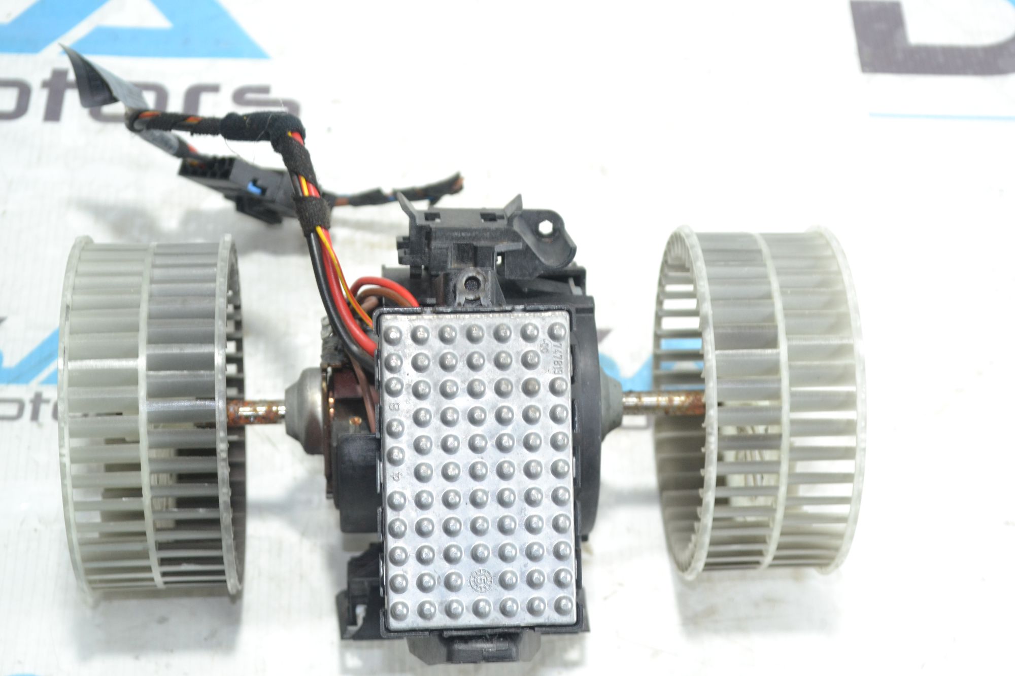 https://ycs.partsauto.market/partsauto-images/thmbs/userImages/b7628e092085f1f91467af1afb6e7630/part/65ac70fe-9fd7-4004-b1d6-fe81ffec5871_1781092479487.jpg