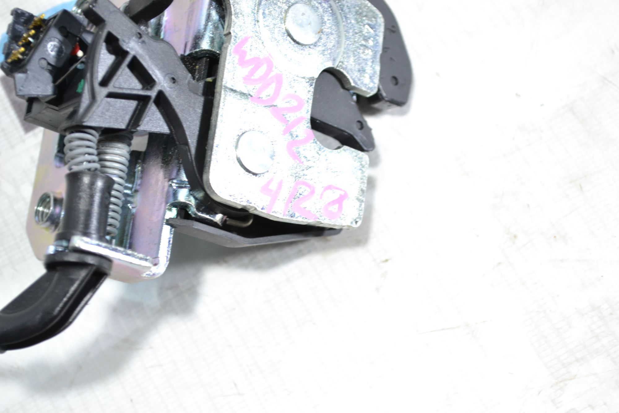 https://ycs.partsauto.market/partsauto-images/thmbs/userImages/b7628e092085f1f91467af1afb6e7630/part/666a85f6-1b2c-46b9-aa5a-baafd5c7bf7b_1780912624263.jpg