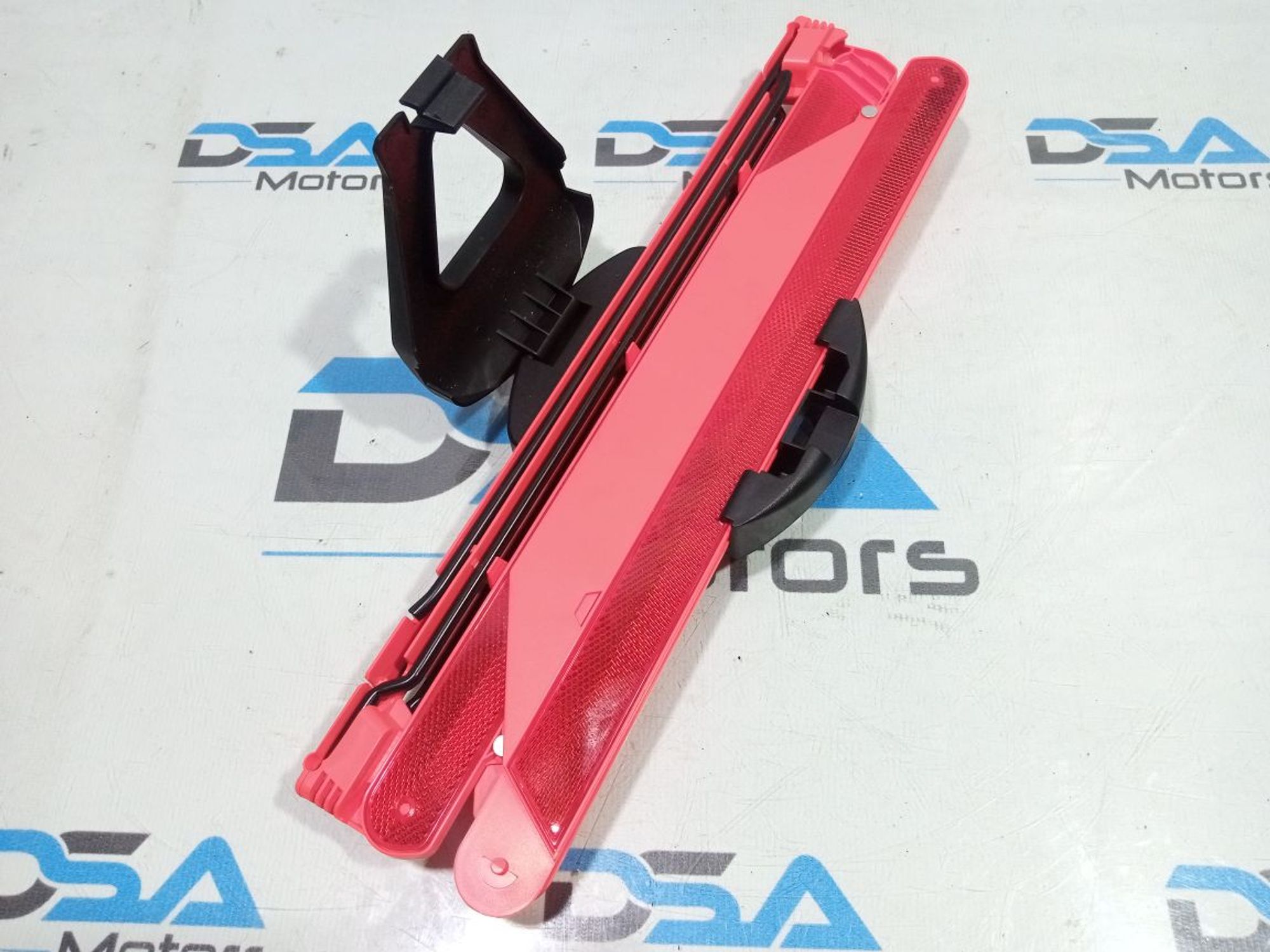 https://ycs.partsauto.market/partsauto-images/thmbs/userImages/b7628e092085f1f91467af1afb6e7630/part/6739acdc-cca7-4d72-9731-5335e6917fc8_1748850042865.jpg