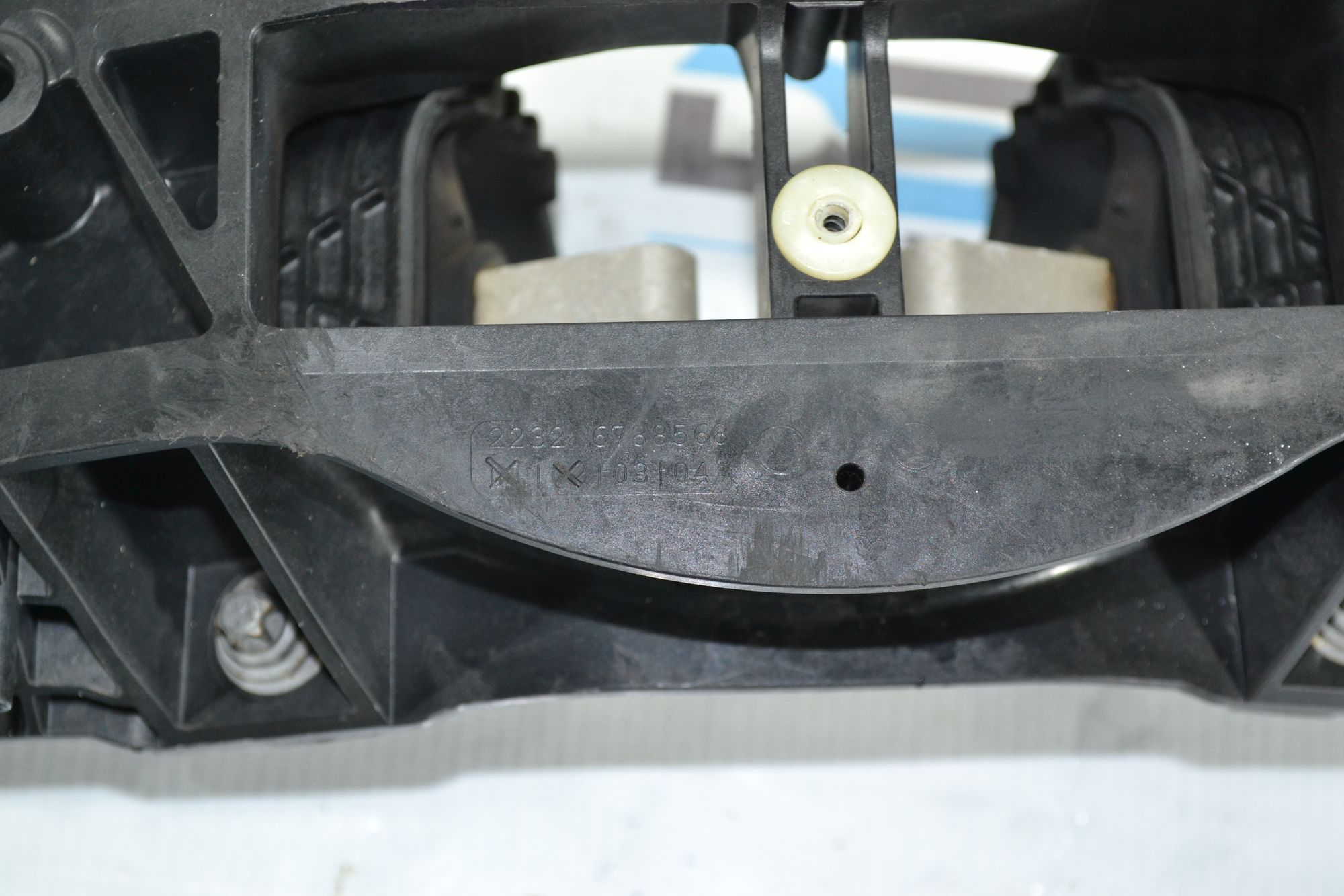 Подушка крепления КПП  оригинал BMW F10/F11/F07/F01/F02  из Японии, 4900 рублей, Кореновск