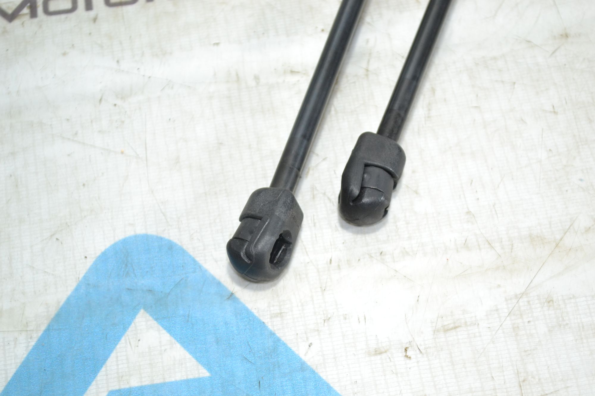https://ycs.partsauto.market/partsauto-images/thmbs/userImages/b7628e092085f1f91467af1afb6e7630/part/68045640-a4ec-46f6-a4b6-b4397104f6ff_1785246651051.jpg