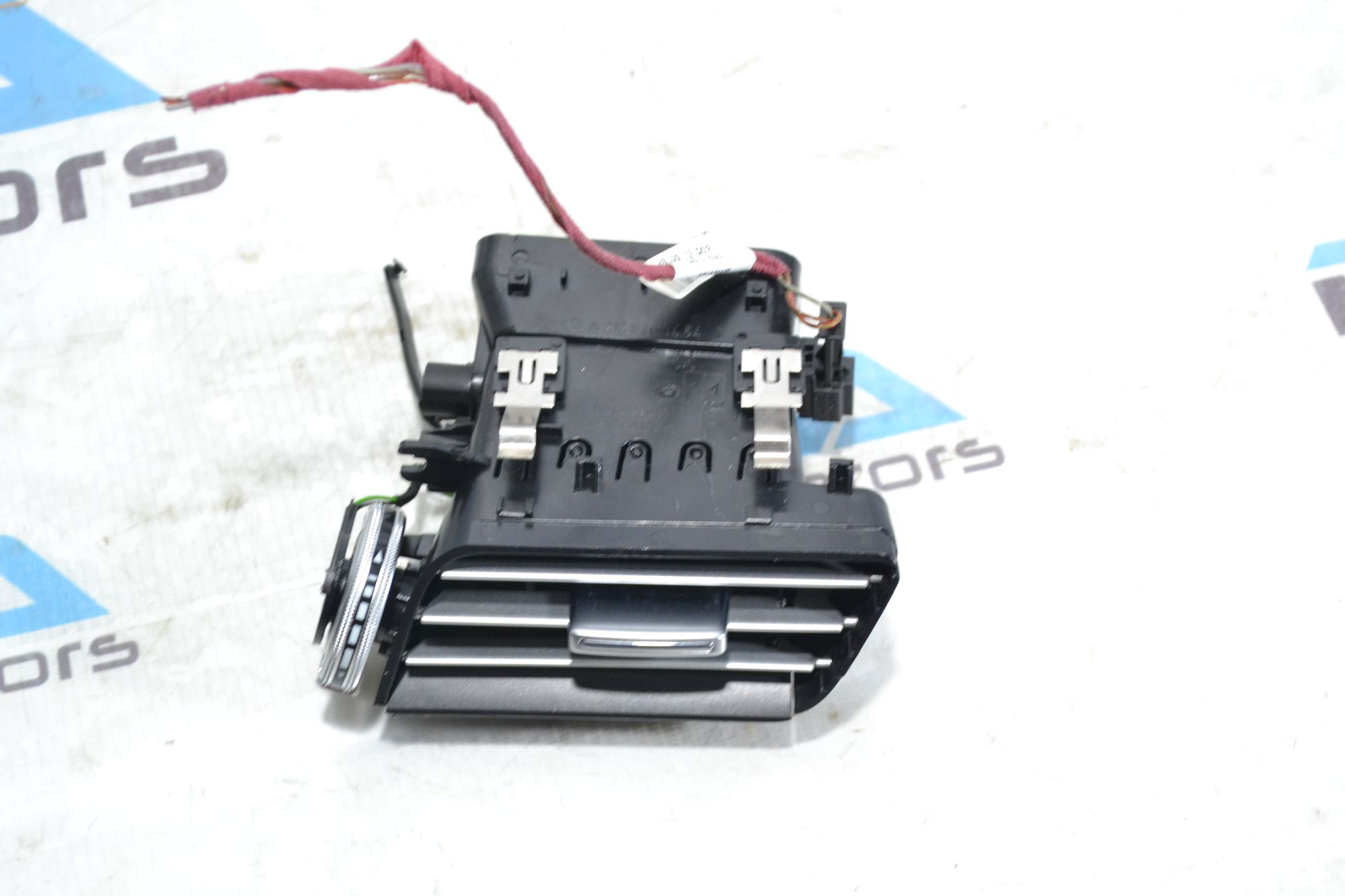 https://ycs.partsauto.market/partsauto-images/thmbs/userImages/b7628e092085f1f91467af1afb6e7630/part/6996d916-3f86-4f2b-bc15-ecd4df71ac26_1780575475514.jpg