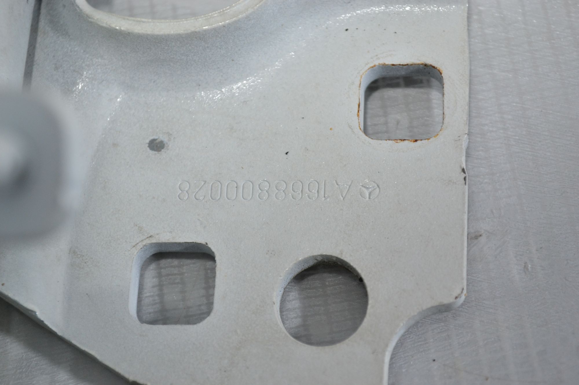Петля капота левая оригинал Mercedes W166 из Японии, 2900 рублей, Кореновск