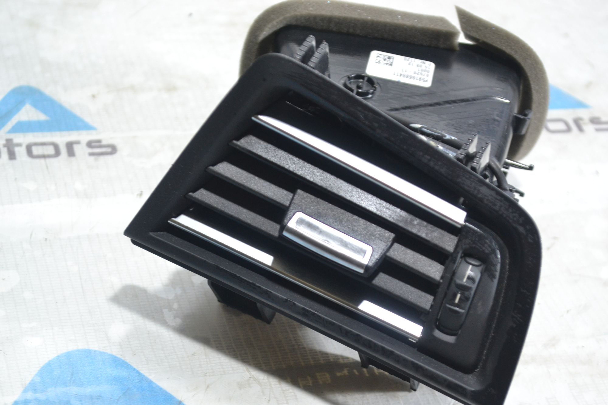 https://ycs.partsauto.market/partsauto-images/thmbs/userImages/b7628e092085f1f91467af1afb6e7630/part/6f1a2a55-6092-43f4-9d82-fe5df148290d_1781078786475.jpg