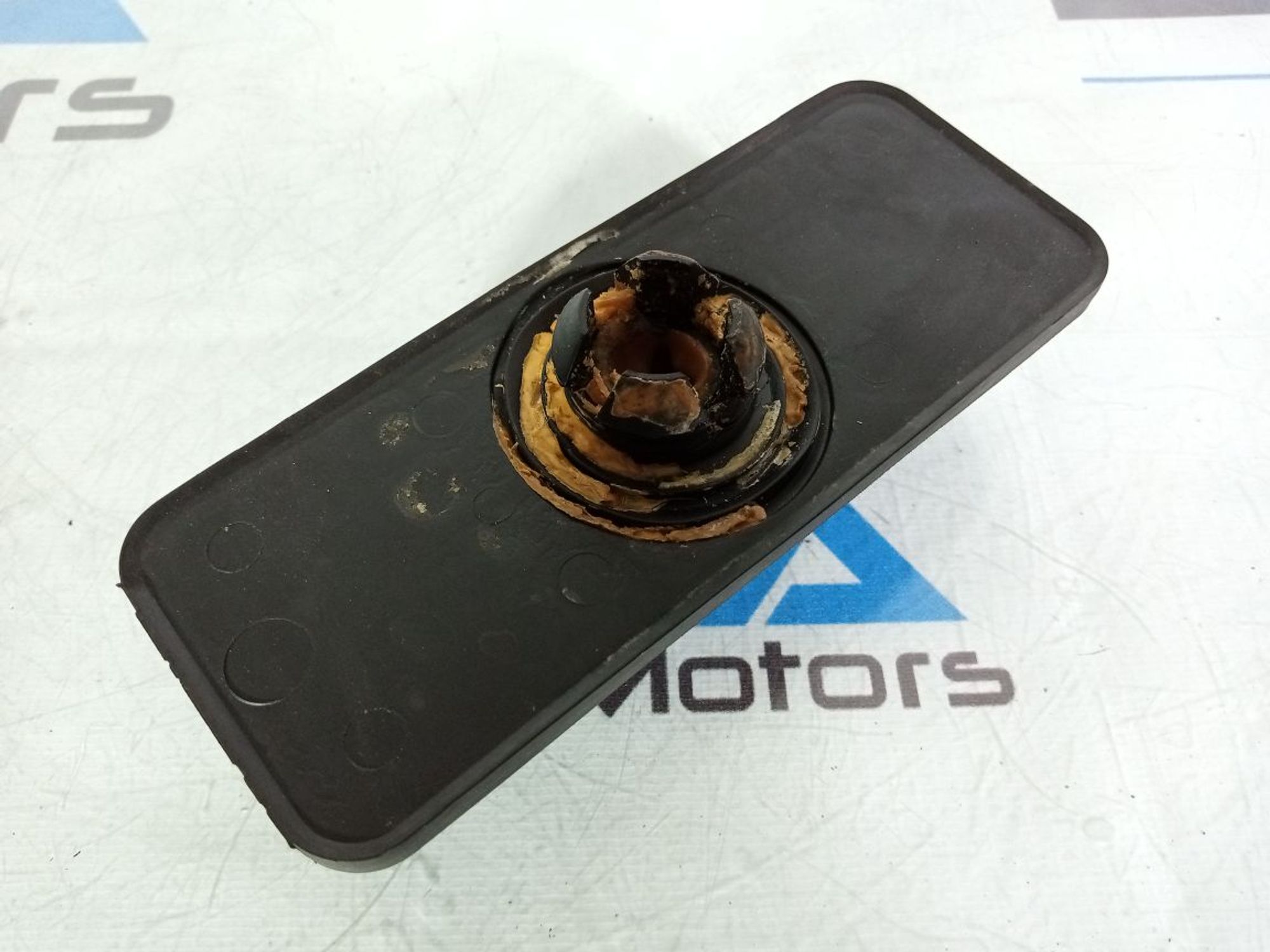 https://ycs.partsauto.market/partsauto-images/thmbs/userImages/b7628e092085f1f91467af1afb6e7630/part/6f399a47-970e-4be2-8dc3-4edaece293c5_1739179797928.jpg