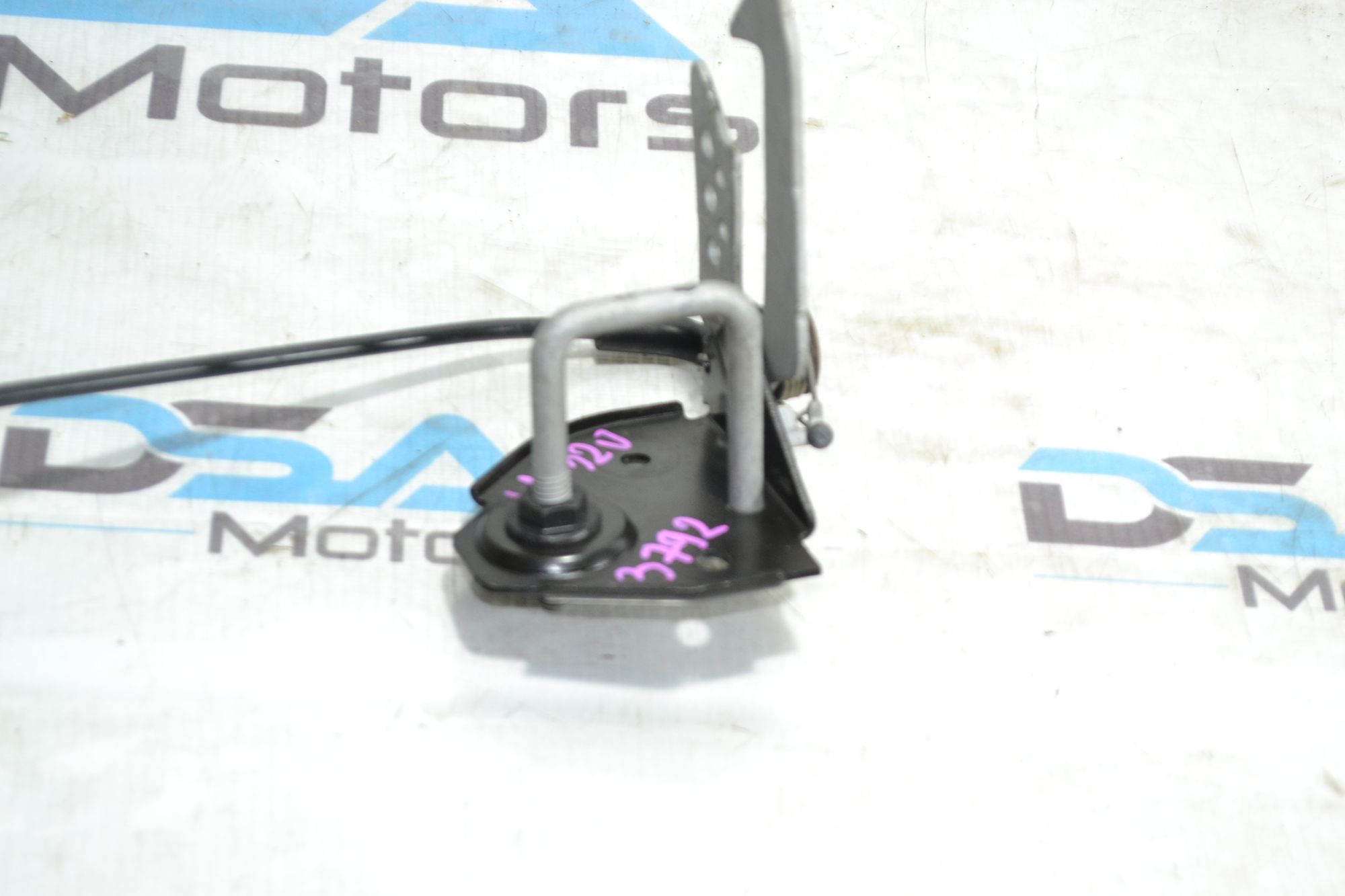 Крюк замка капота левый оригинал BMW 5 F10/F12/F01 из Японии, 1400 рублей, Кореновск