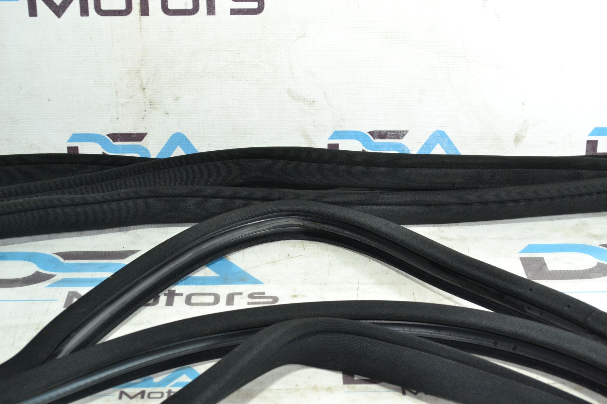 https://ycs.partsauto.market/partsauto-images/thmbs/userImages/b7628e092085f1f91467af1afb6e7630/part/7105fc46-826c-4e40-a39a-d983461b6aba_1783059011735.jpg