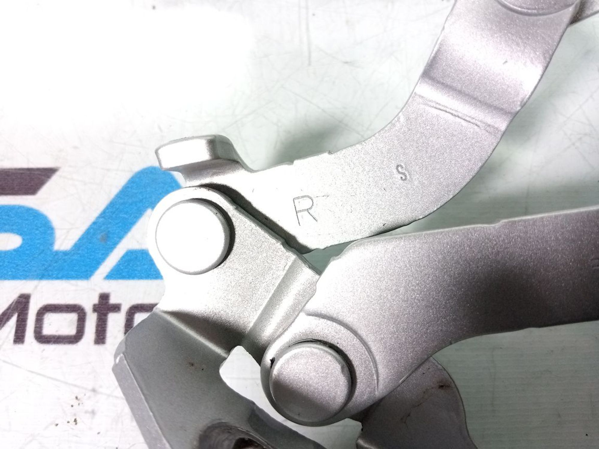 https://ycs.partsauto.market/partsauto-images/thmbs/userImages/b7628e092085f1f91467af1afb6e7630/part/7136e145-f6ec-40eb-bacc-1c91674c96a2_1736515782487.jpg