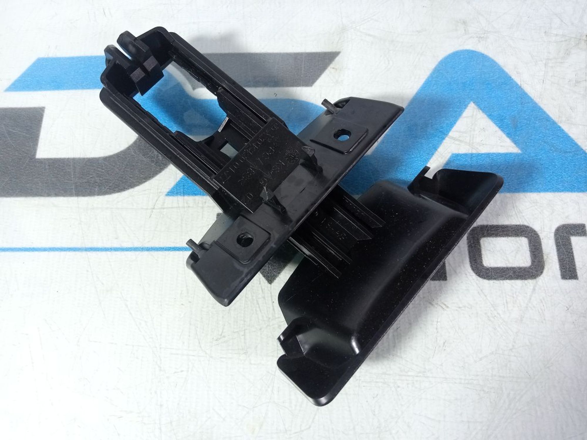 https://ycs.partsauto.market/partsauto-images/thmbs/userImages/b7628e092085f1f91467af1afb6e7630/part/731828f1-5227-4c47-81fd-5b168adb1c89_1744288499262.jpg
