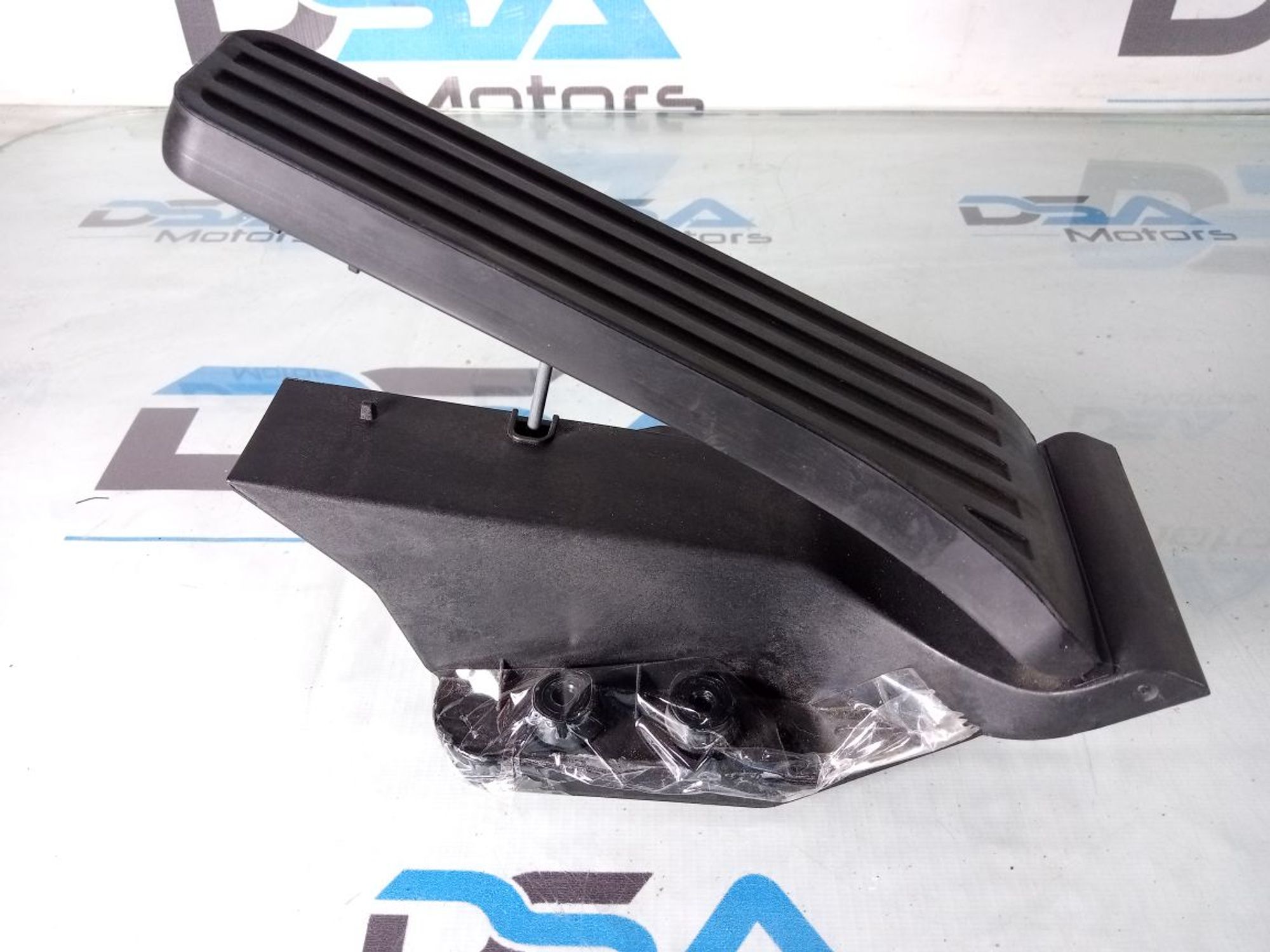 https://ycs.partsauto.market/partsauto-images/thmbs/userImages/b7628e092085f1f91467af1afb6e7630/part/75fc2992-51d4-49ee-8daa-4b9b42baeb49_1734024291819.jpg