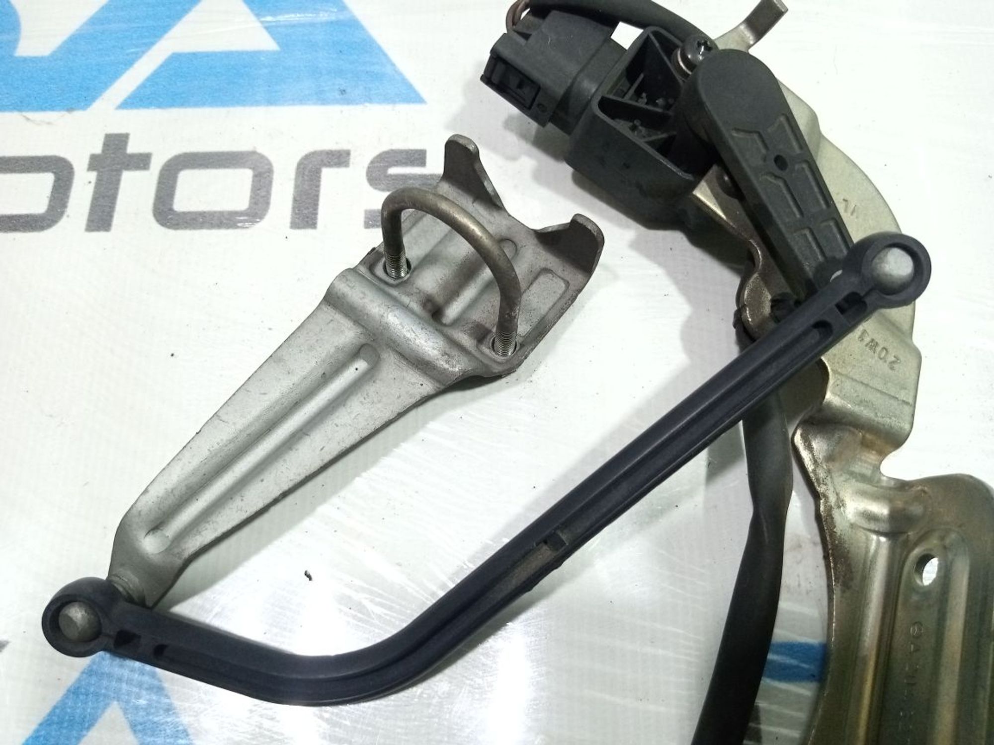 https://ycs.partsauto.market/partsauto-images/thmbs/userImages/b7628e092085f1f91467af1afb6e7630/part/77736bc5-aa52-463e-a43f-b6c832d440f6_1749817371303.jpg