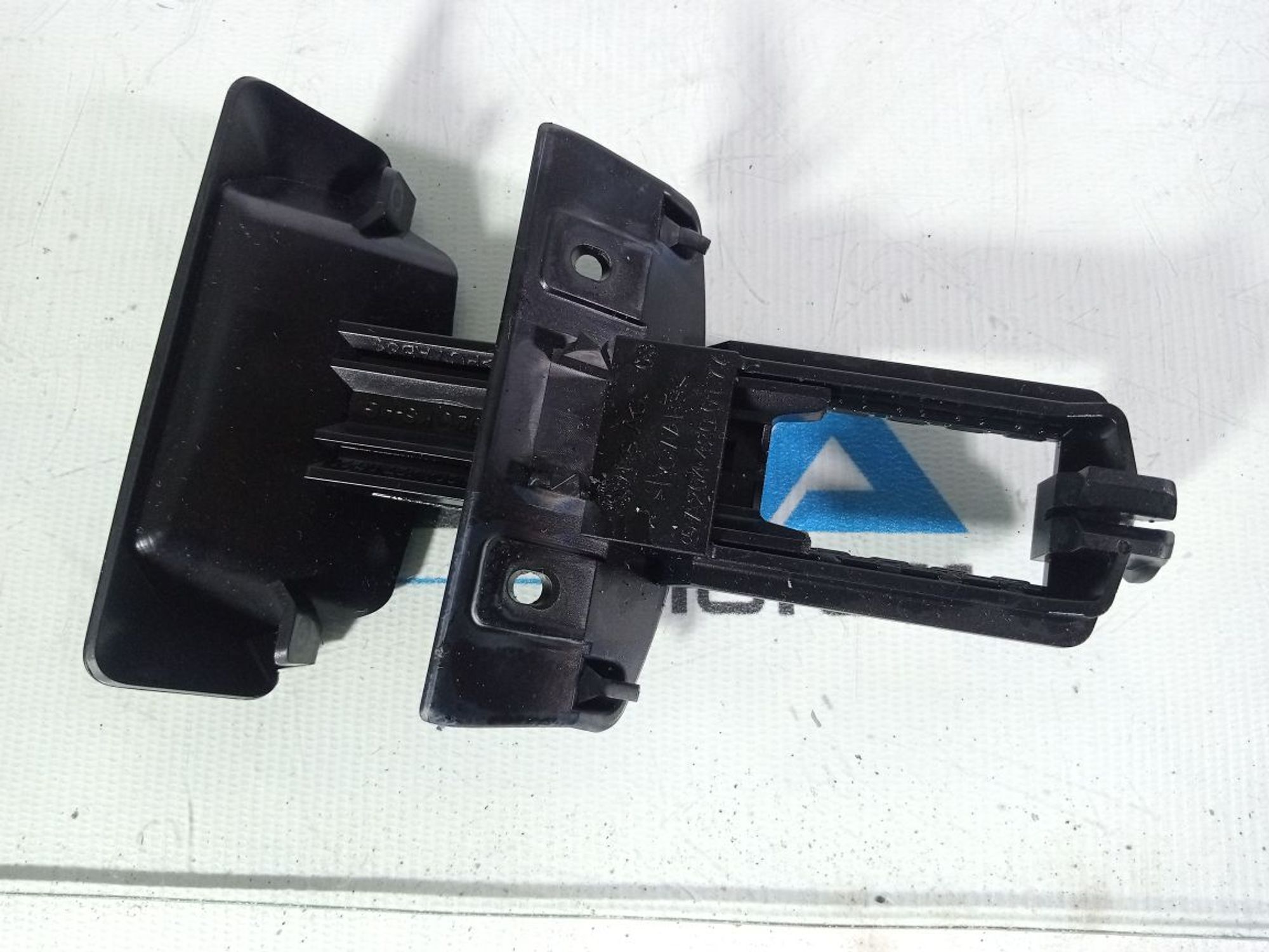 https://ycs.partsauto.market/partsauto-images/thmbs/userImages/b7628e092085f1f91467af1afb6e7630/part/777c8984-4a77-4bd4-b38e-152dde054475_1741685927856.jpg
