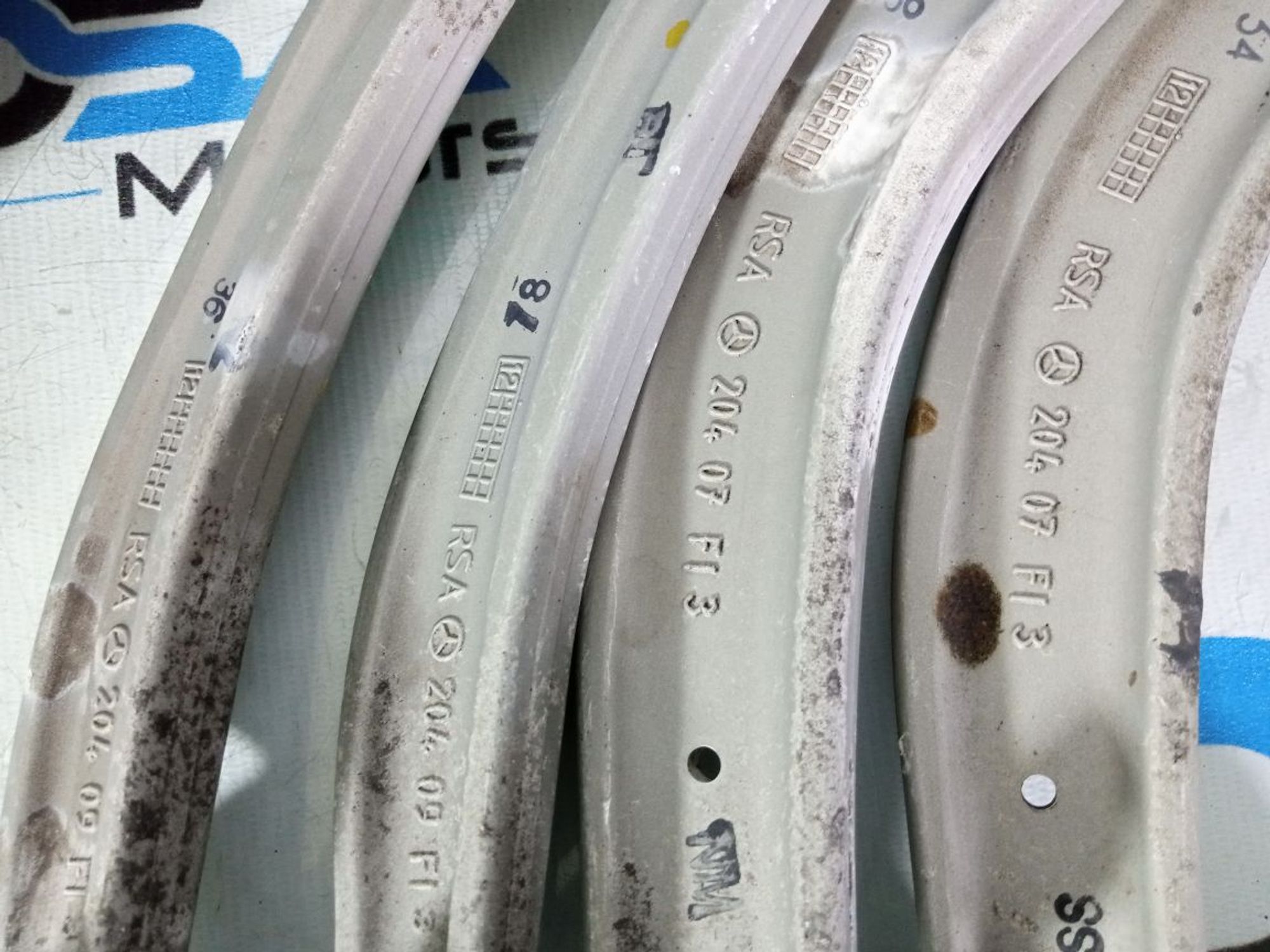 https://ycs.partsauto.market/partsauto-images/thmbs/userImages/b7628e092085f1f91467af1afb6e7630/part/77995629-723e-4382-821a-ece7af894a05_1747232671691.jpg