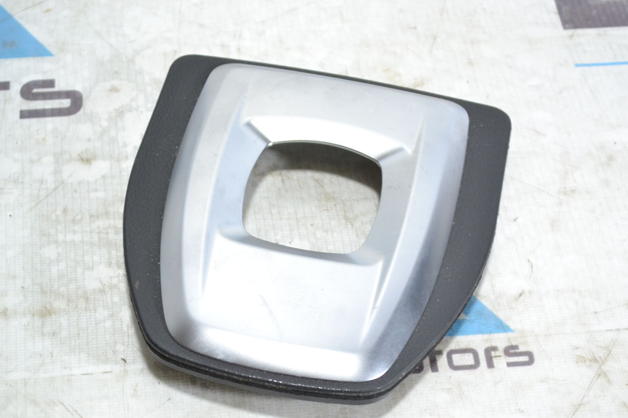 https://ycs.partsauto.market/partsauto-images/thmbs/userImages/b7628e092085f1f91467af1afb6e7630/part/78779955-f27a-472e-9470-f8a84f9b19d3_1781602851940.jpg