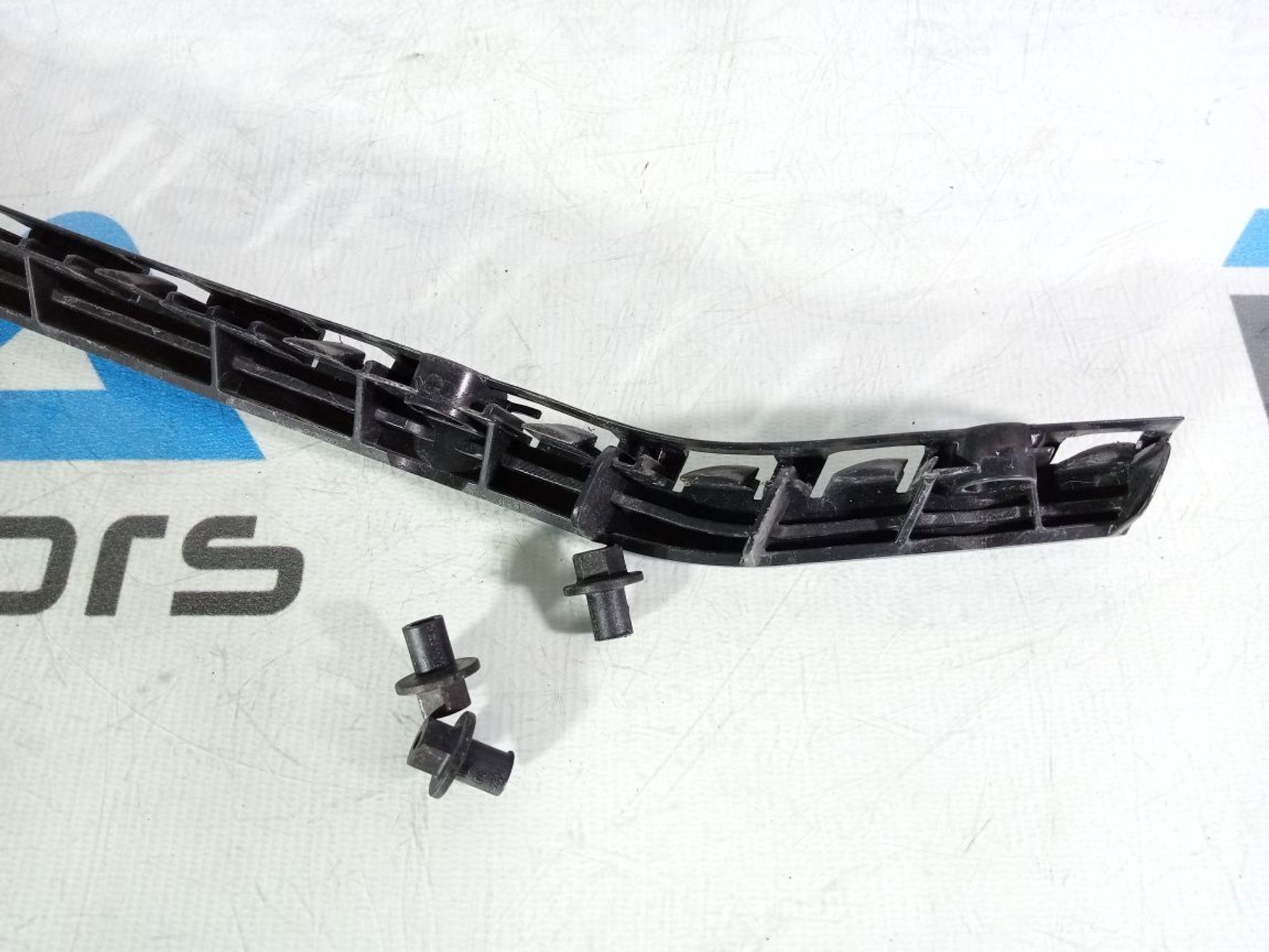 https://ycs.partsauto.market/partsauto-images/thmbs/userImages/b7628e092085f1f91467af1afb6e7630/part/7a27c7a7-ddb0-48b2-9e25-f1a345259491_1741253595194.jpg