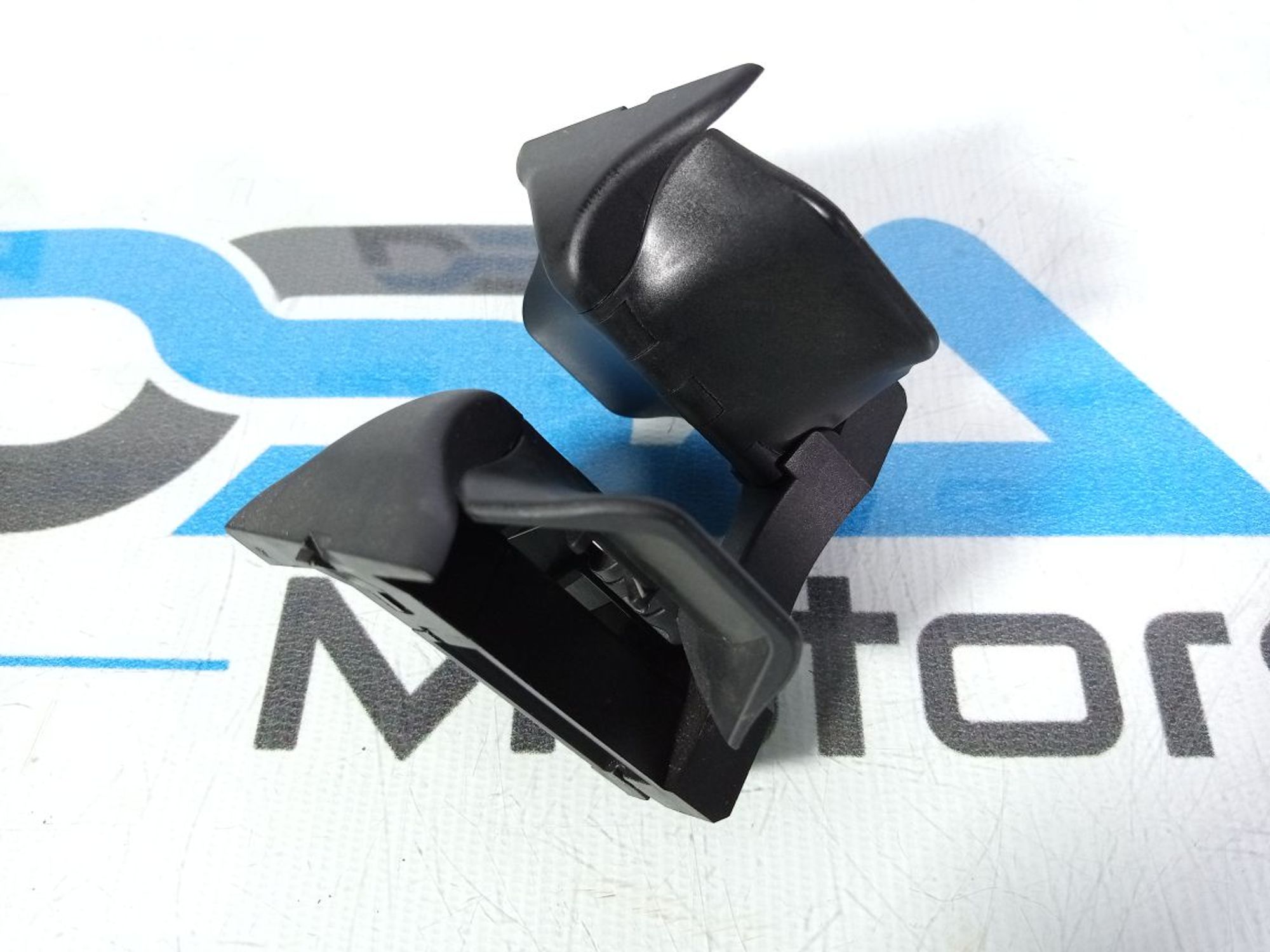 https://ycs.partsauto.market/partsauto-images/thmbs/userImages/b7628e092085f1f91467af1afb6e7630/part/7aead278-cd02-4991-90e0-cf46c5f202ee_1746001826695.jpg