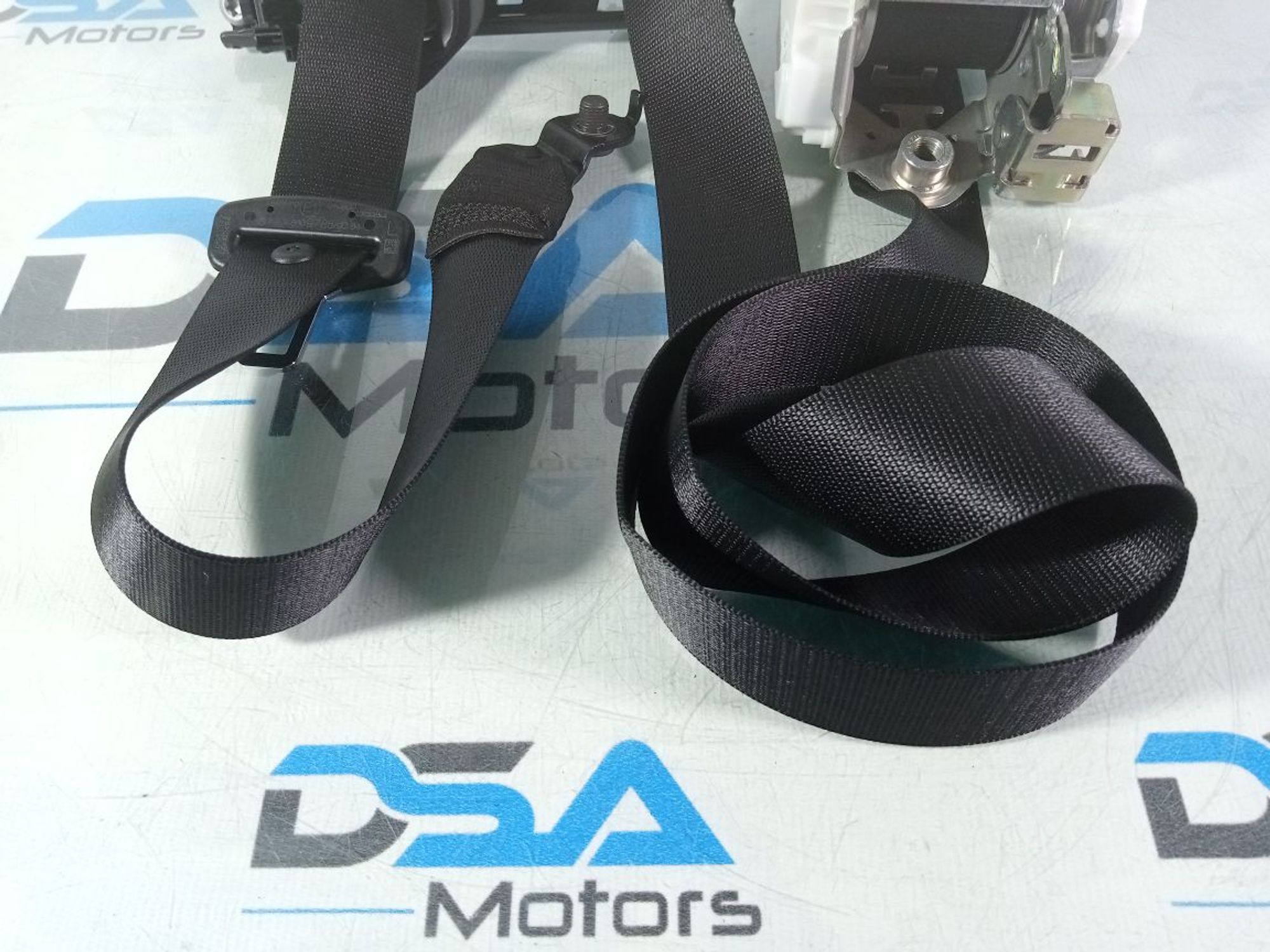 https://ycs.partsauto.market/partsauto-images/thmbs/userImages/b7628e092085f1f91467af1afb6e7630/part/7b4462ae-4cda-41fd-a5b8-51fe7b305678_1744141760253.jpg