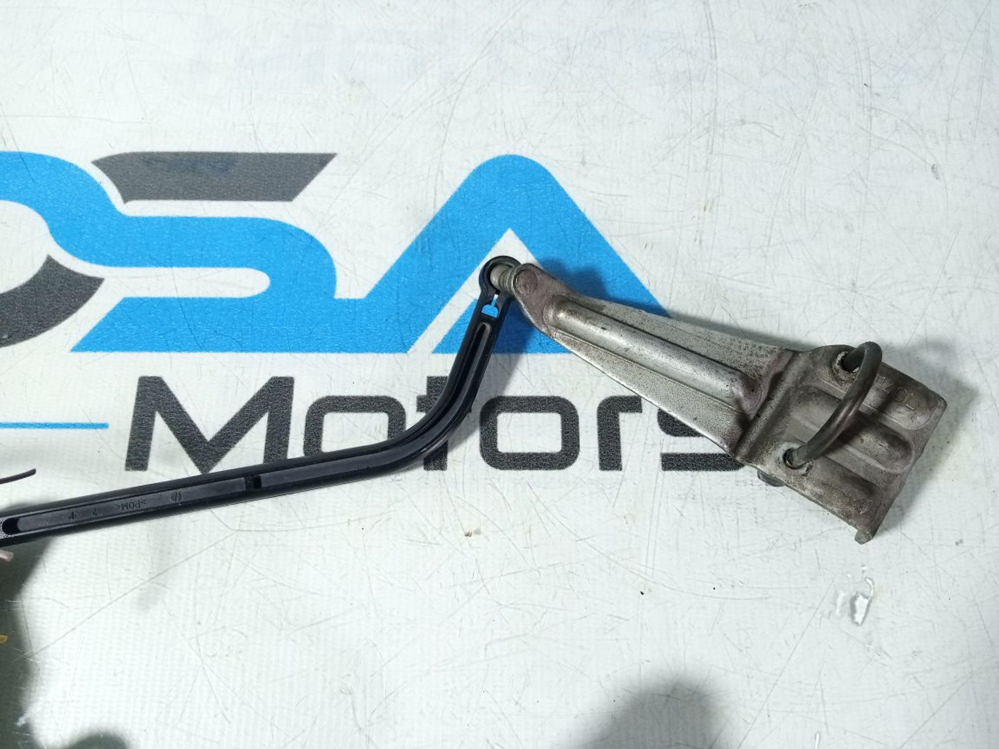 https://ycs.partsauto.market/partsauto-images/thmbs/userImages/b7628e092085f1f91467af1afb6e7630/part/7e0ecb1d-e099-4829-8c94-97e6f4d8e838_1742560629034.jpg