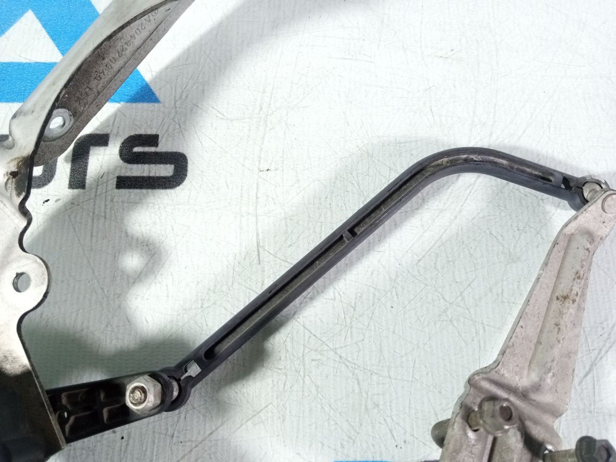 https://ycs.partsauto.market/partsauto-images/thmbs/userImages/b7628e092085f1f91467af1afb6e7630/part/7e3b3c56-6403-4482-a8ab-dd999728e7d7_1747023529132.jpg
