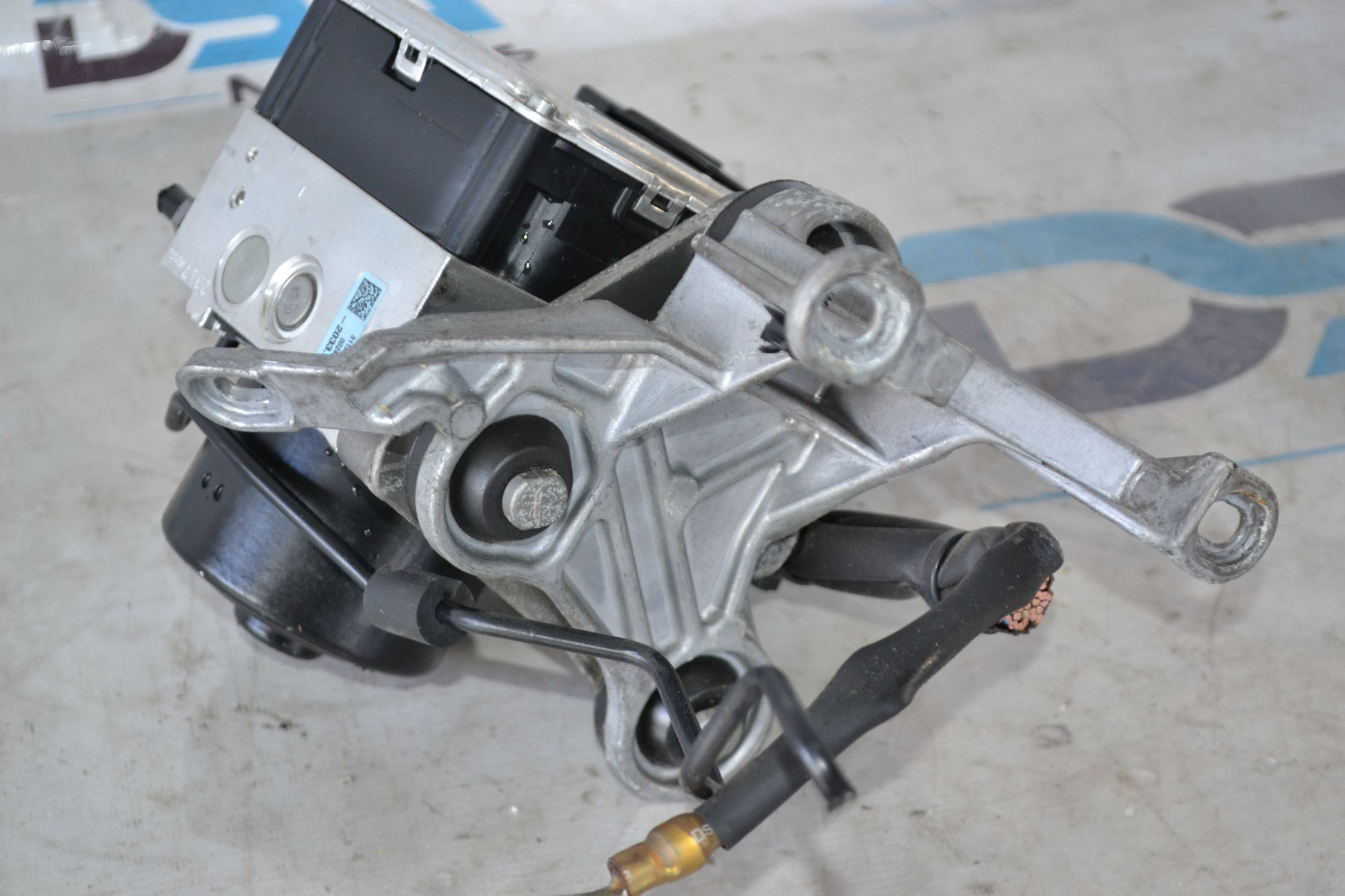 https://ycs.partsauto.market/partsauto-images/thmbs/userImages/b7628e092085f1f91467af1afb6e7630/part/81064c08-2392-4b6b-b5c8-9d3e615f7c0f_1785419863367.jpg