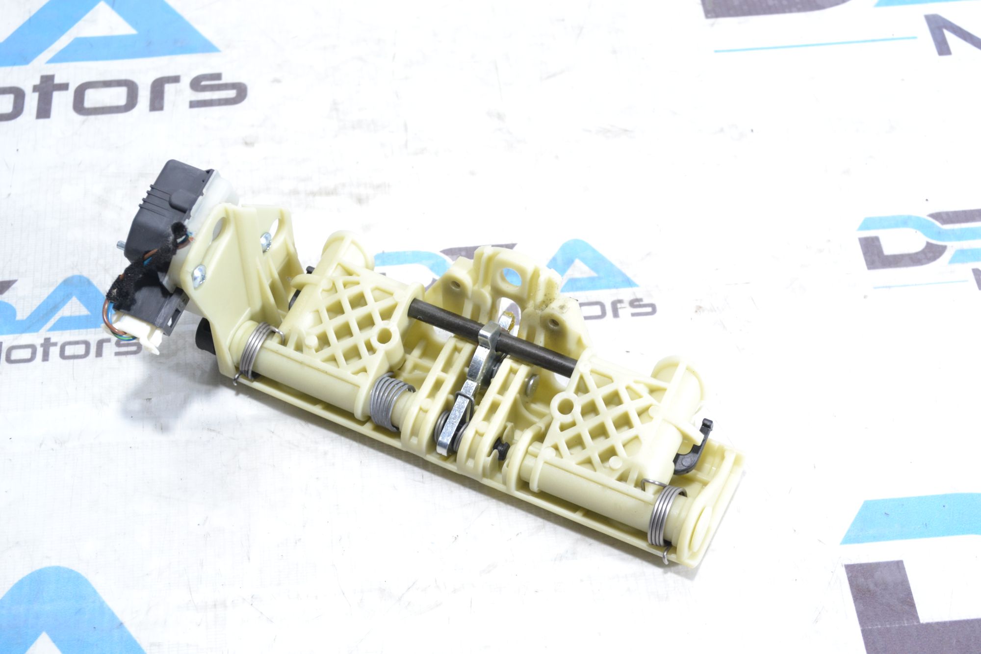 https://ycs.partsauto.market/partsauto-images/thmbs/userImages/b7628e092085f1f91467af1afb6e7630/part/8455f20d-05c5-4320-a7b4-b4f133d8008e_1780558024325.jpg
