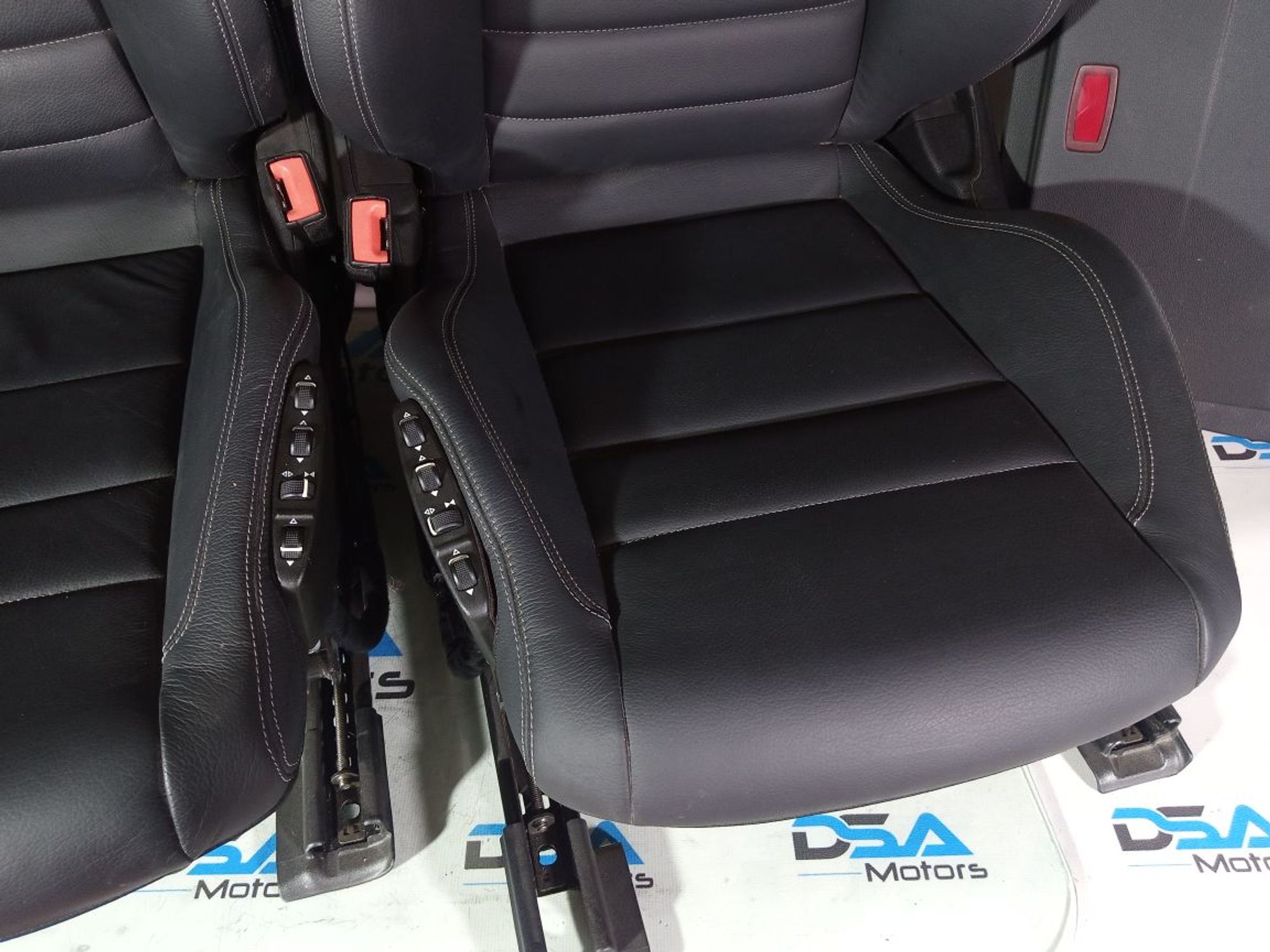 https://ycs.partsauto.market/partsauto-images/thmbs/userImages/b7628e092085f1f91467af1afb6e7630/part/84880793-c500-428c-835e-dd0c80a70c6c_1743064899776.jpg