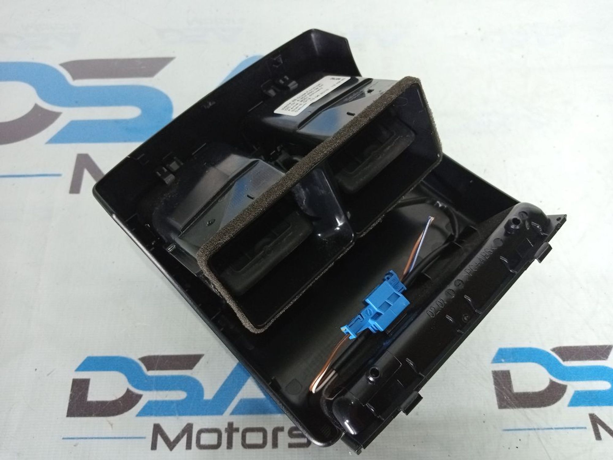 https://ycs.partsauto.market/partsauto-images/thmbs/userImages/b7628e092085f1f91467af1afb6e7630/part/86150ab5-b9d8-4593-9085-7163d476a74e_1733848522886.jpg