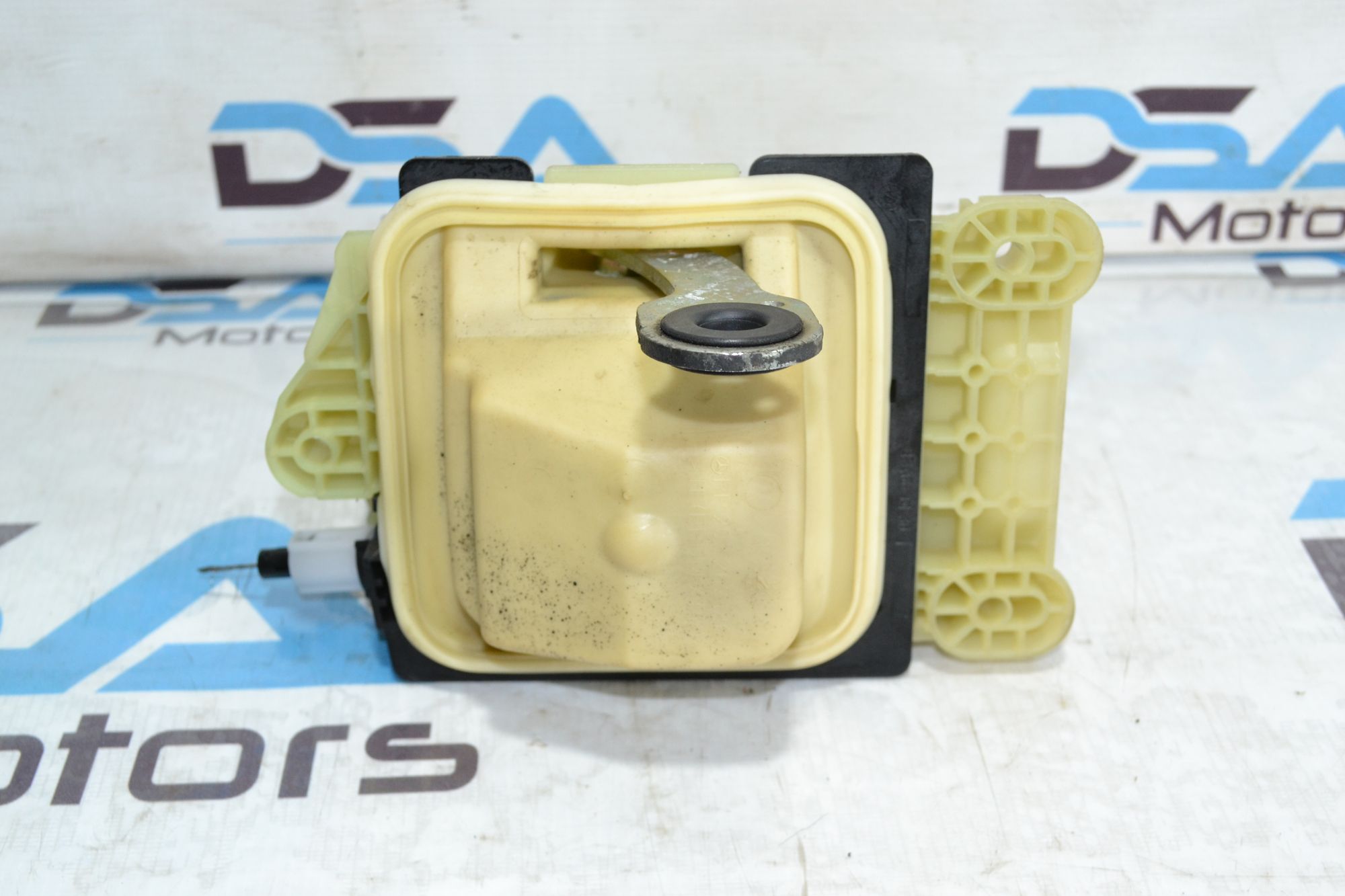 https://ycs.partsauto.market/partsauto-images/thmbs/userImages/b7628e092085f1f91467af1afb6e7630/part/866a6847-dbce-4e2c-b3c9-8f90a96ccc0a_1779198446098.jpg