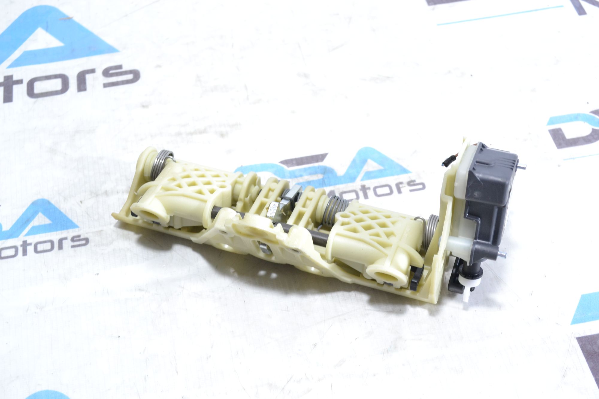https://ycs.partsauto.market/partsauto-images/thmbs/userImages/b7628e092085f1f91467af1afb6e7630/part/8671f309-5dca-4a1a-a817-8d6d6c917315_1780559261536.jpg