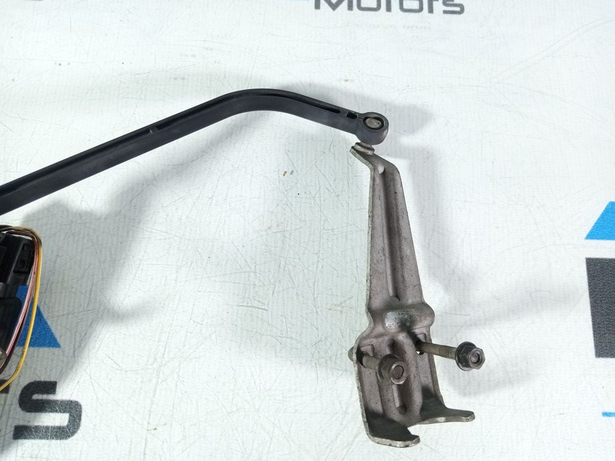 https://ycs.partsauto.market/partsauto-images/thmbs/userImages/b7628e092085f1f91467af1afb6e7630/part/86b6e0a7-61a3-44b3-b0a1-735c92a9069a_1747023473304.jpg
