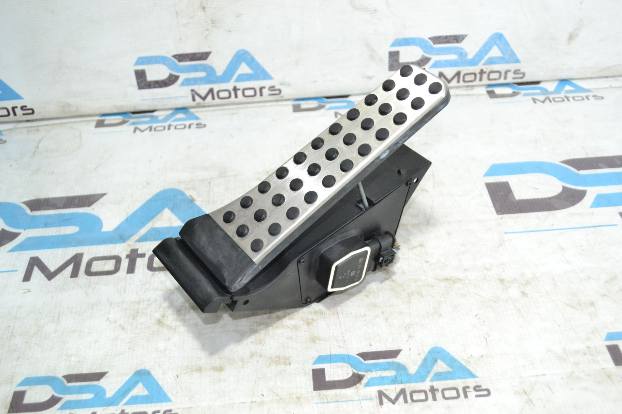 https://ycs.partsauto.market/partsauto-images/thmbs/userImages/b7628e092085f1f91467af1afb6e7630/part/879360a2-a391-4557-975e-c5983d467c69_1784101255694.jpg