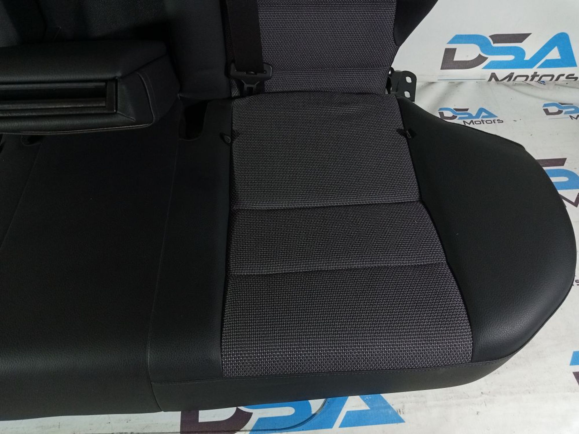 https://ycs.partsauto.market/partsauto-images/thmbs/userImages/b7628e092085f1f91467af1afb6e7630/part/8a52c74d-2aa9-41e7-b997-fb9d249d9769_1738218814460.jpg