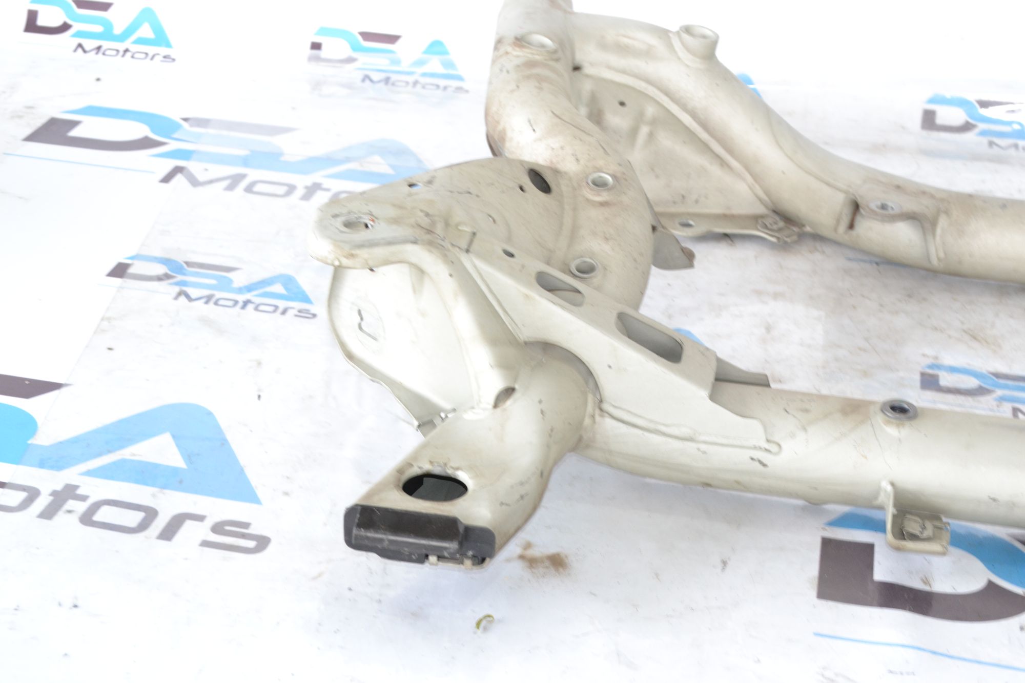 https://ycs.partsauto.market/partsauto-images/thmbs/userImages/b7628e092085f1f91467af1afb6e7630/part/8ca9d858-fce2-4fee-9dce-46c38b79fe51_1781613506691.jpg