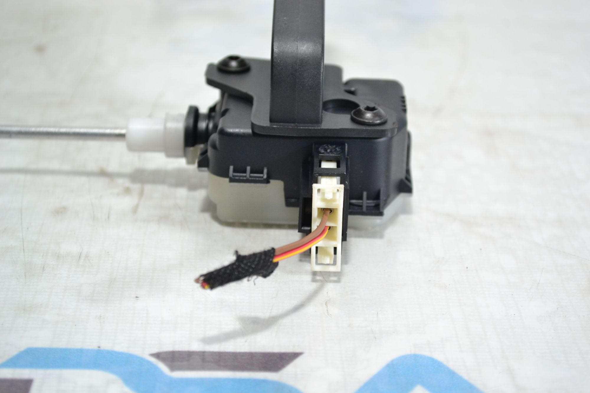 https://ycs.partsauto.market/partsauto-images/thmbs/userImages/b7628e092085f1f91467af1afb6e7630/part/8d28d83e-3f49-4273-abd6-842951e5e504_1779715431713.jpg