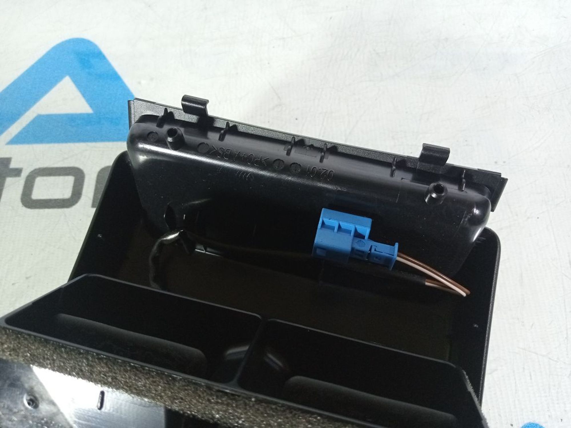 https://ycs.partsauto.market/partsauto-images/thmbs/userImages/b7628e092085f1f91467af1afb6e7630/part/8ec9bf16-39ed-4997-ba0e-e52786d12a59_1741685579435.jpg