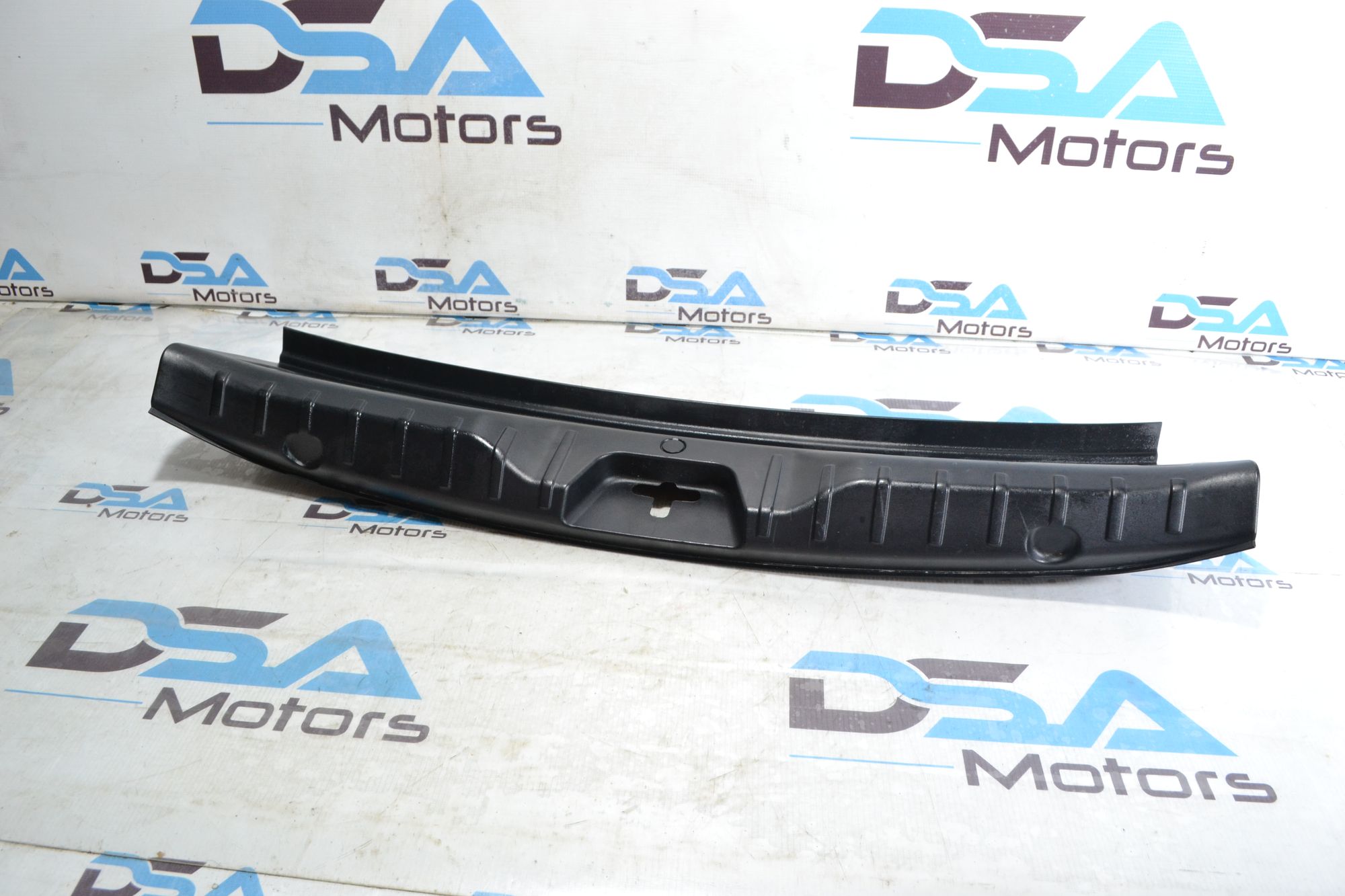 Накладка замка багажника оригинал BMW 5 F10/F18 из Японии, 1400 рублей, Кореновск