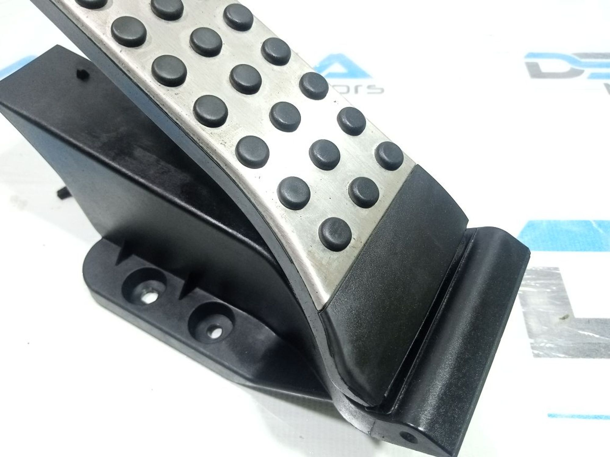 https://ycs.partsauto.market/partsauto-images/thmbs/userImages/b7628e092085f1f91467af1afb6e7630/part/9170f131-671c-4fce-8b1f-53fbd425710b_1749581414924.jpg