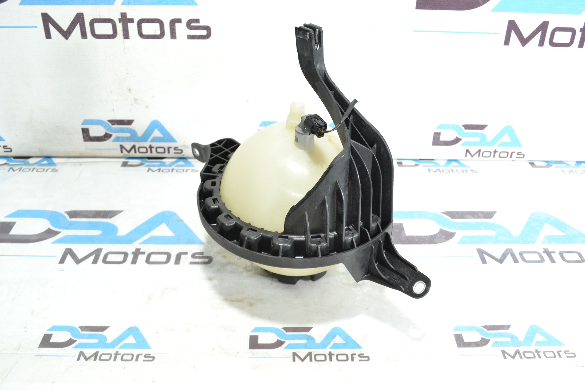 https://ycs.partsauto.market/partsauto-images/thmbs/userImages/b7628e092085f1f91467af1afb6e7630/part/91818c46-6f55-4f96-8b08-4215083387a2_1780644741961.jpg