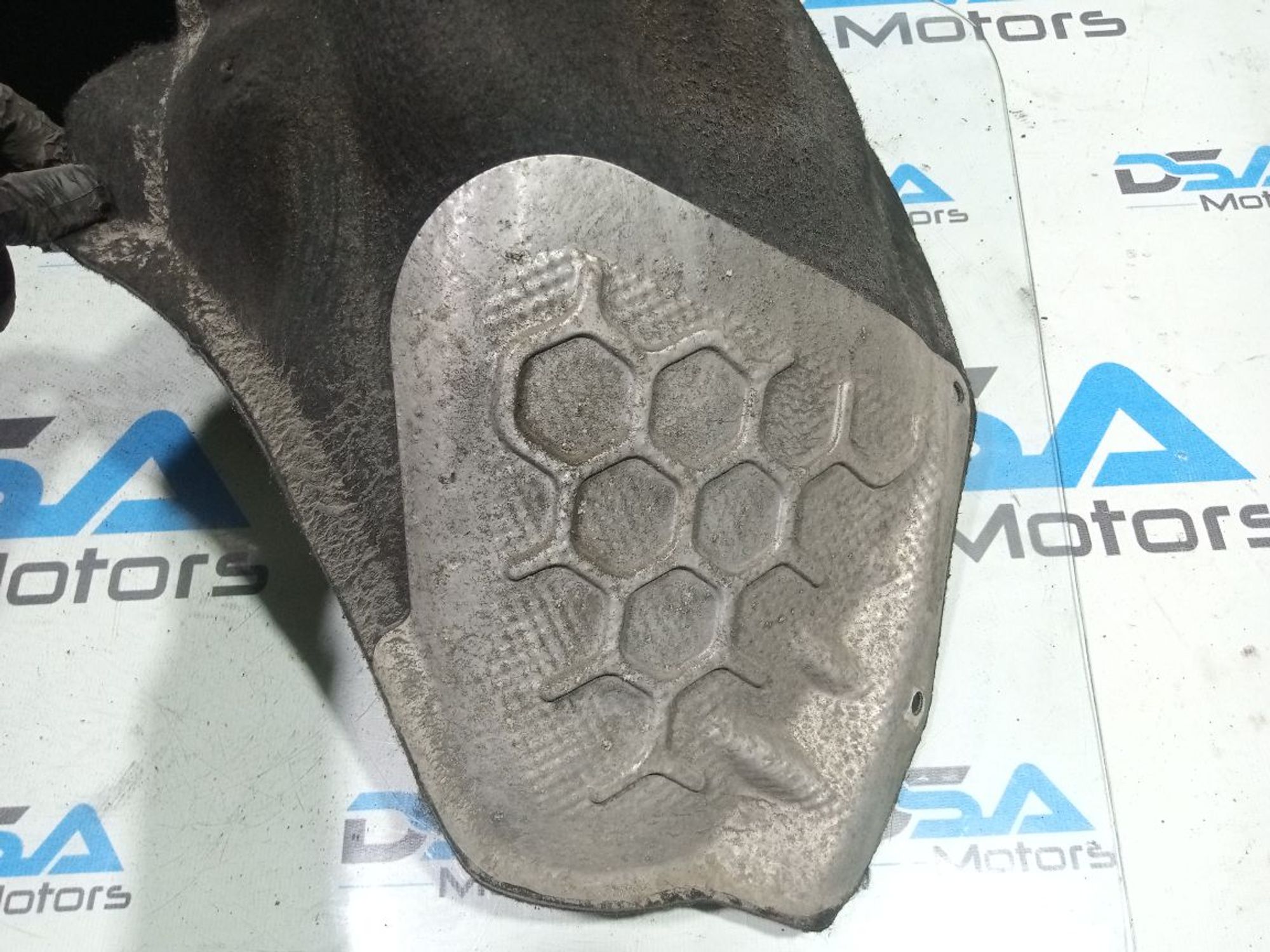 https://ycs.partsauto.market/partsauto-images/thmbs/userImages/b7628e092085f1f91467af1afb6e7630/part/9232ce45-ab8e-4bc9-ae50-61c3a18858a2_1748924755956.jpg