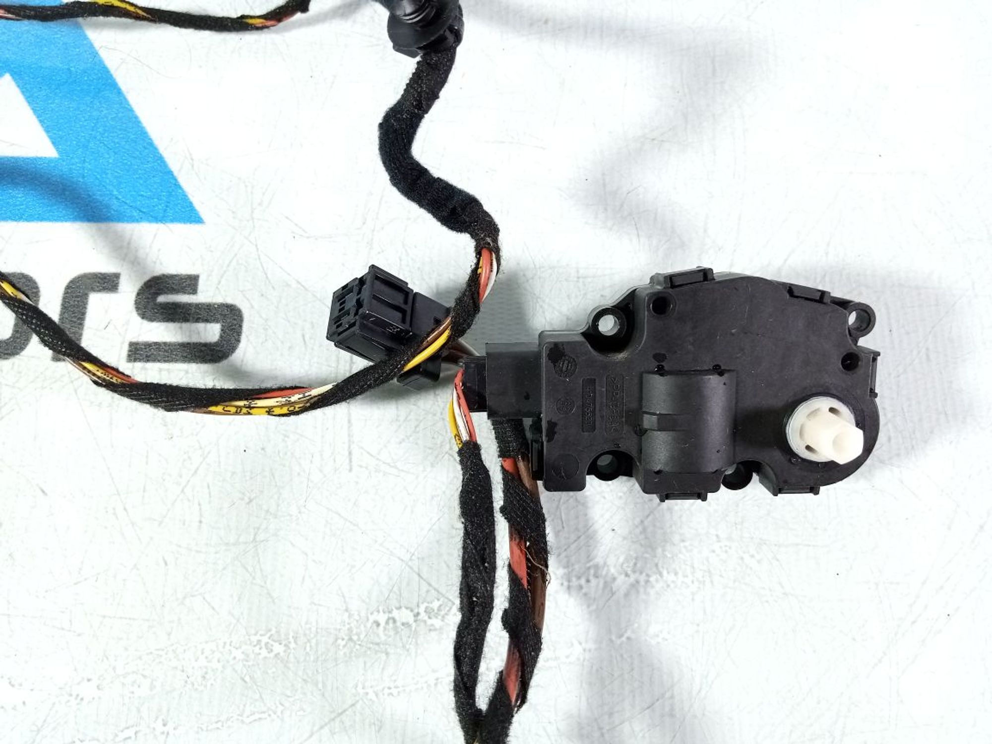 https://ycs.partsauto.market/partsauto-images/thmbs/userImages/b7628e092085f1f91467af1afb6e7630/part/9245b736-b8ab-4a6a-9f17-18903202cbd6_1747024240963.jpg