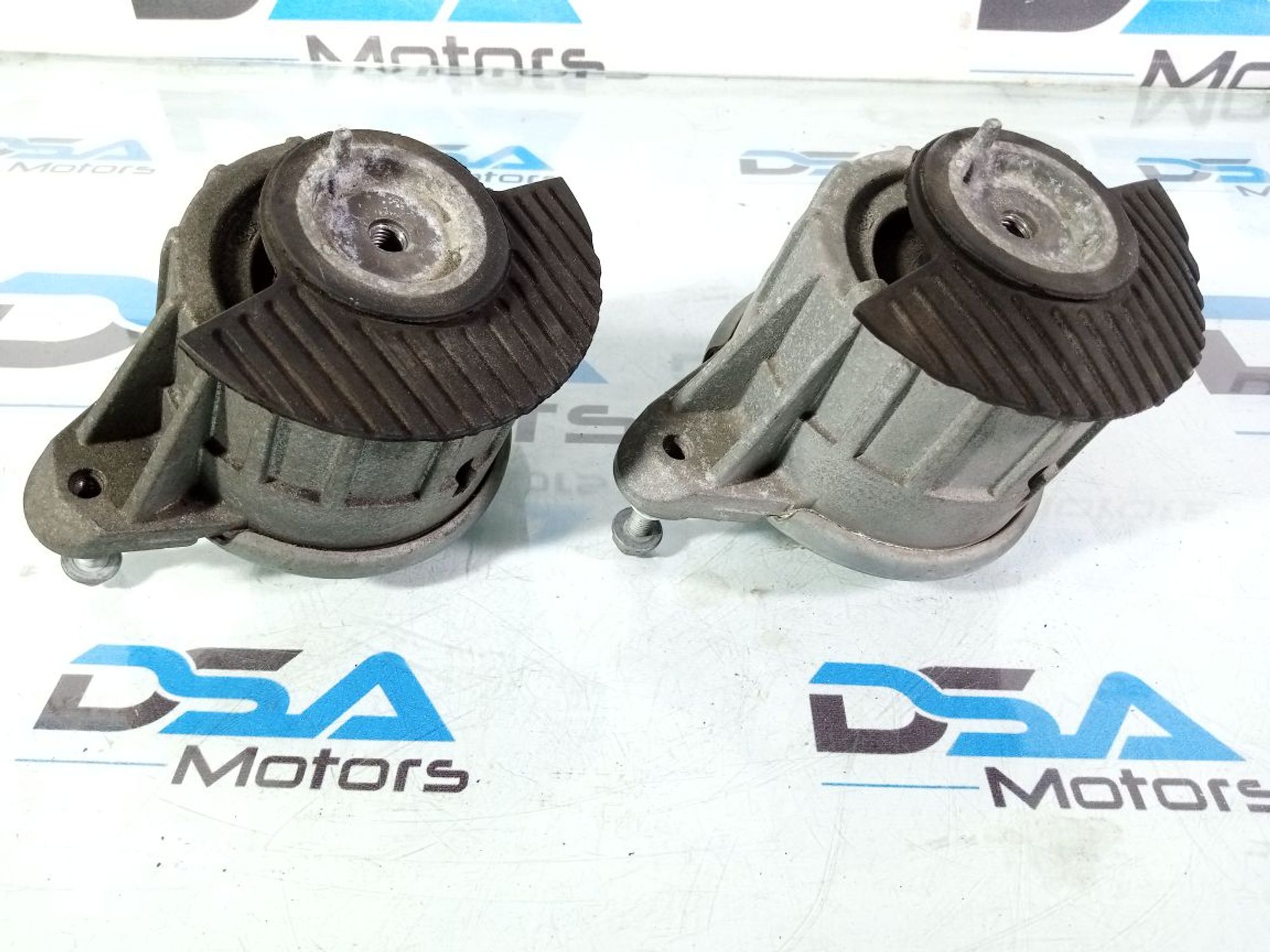https://ycs.partsauto.market/partsauto-images/thmbs/userImages/b7628e092085f1f91467af1afb6e7630/part/92c74416-0430-4f1c-ad01-97703eb40ffb_1737971981876.jpg