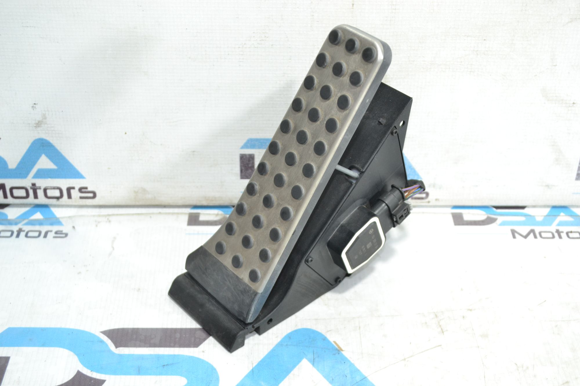 https://ycs.partsauto.market/partsauto-images/thmbs/userImages/b7628e092085f1f91467af1afb6e7630/part/933fa071-2c0b-4de9-aad7-5b4c19b02223_1785330411473.jpg